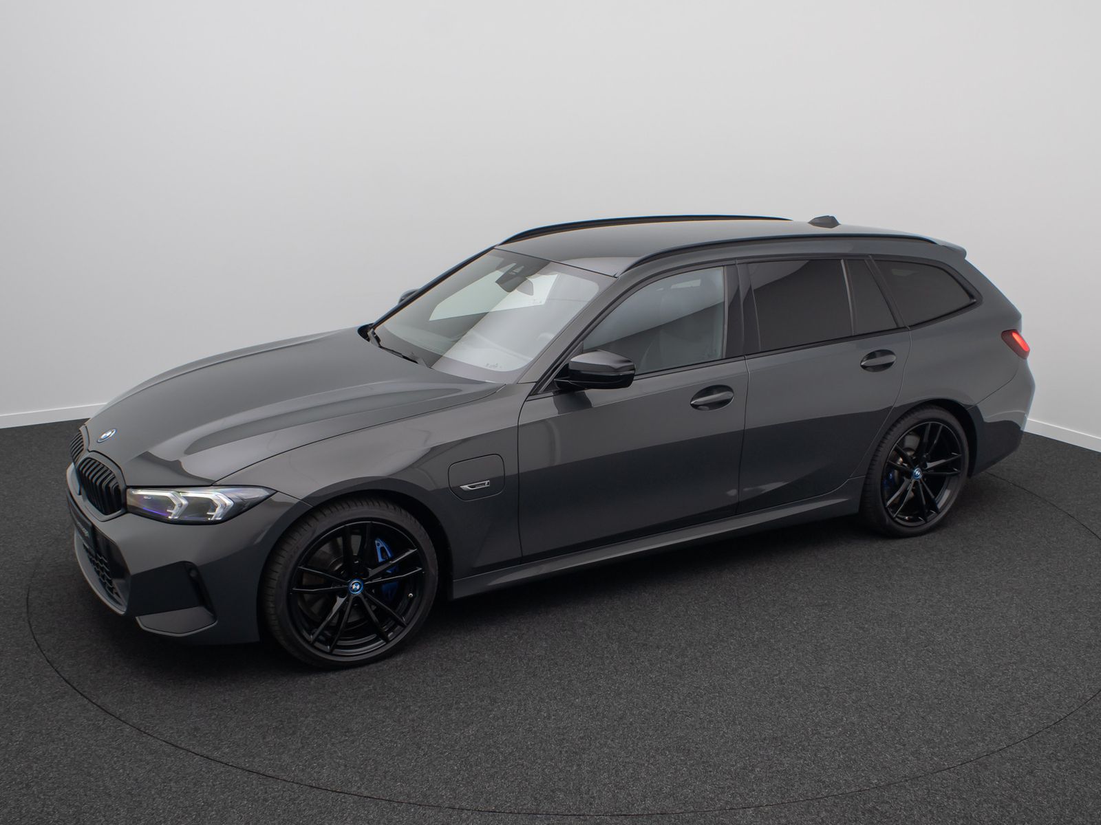 Fahrzeugabbildung BMW 330e M Sport DAB FernlichtAs HiFi Cockpit+19Zoll