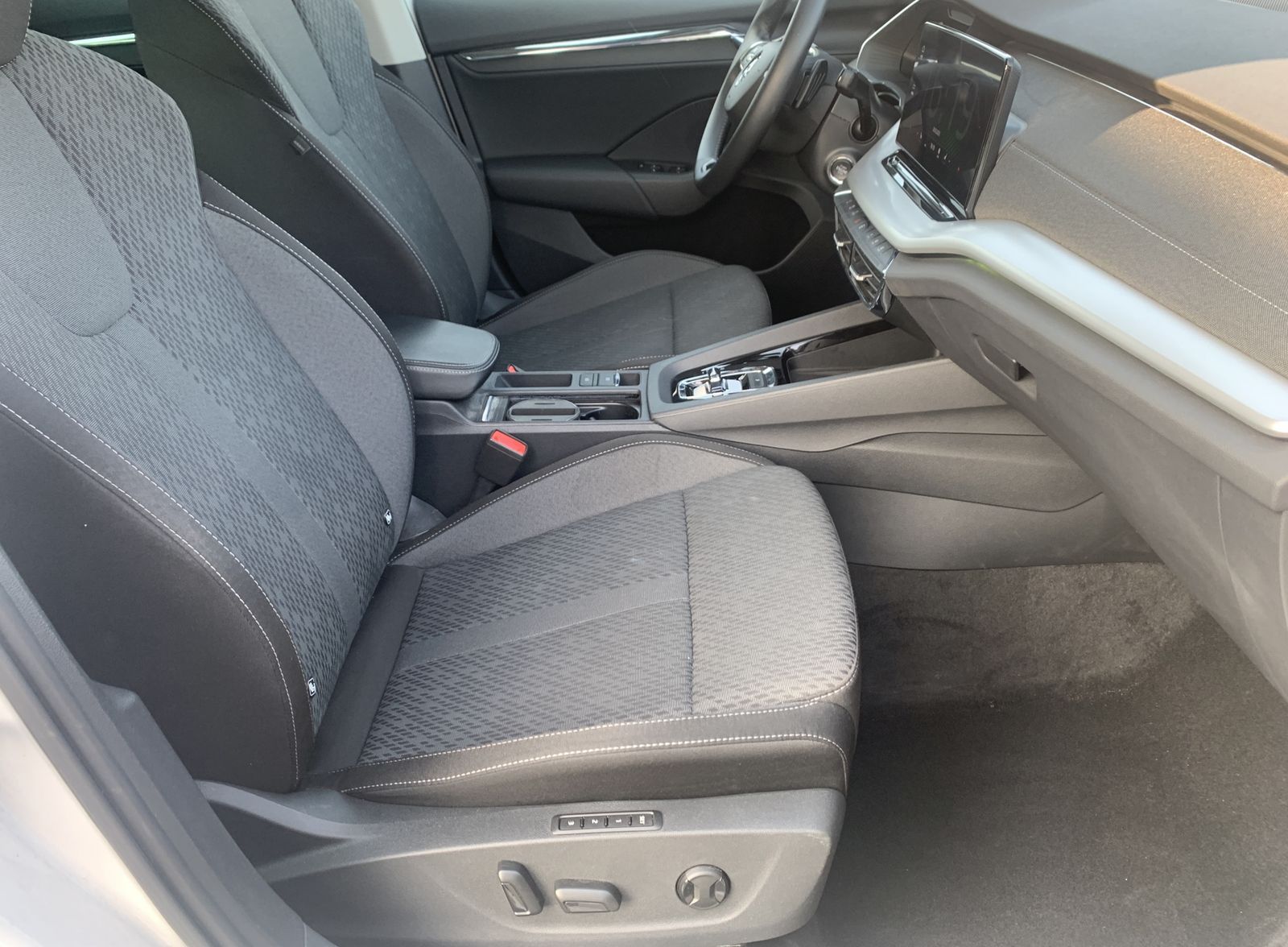 Fahrzeugabbildung SKODA Octavia 2.0 TDI*AHK*LED*HeadUp*Cam*Navi*ACC*