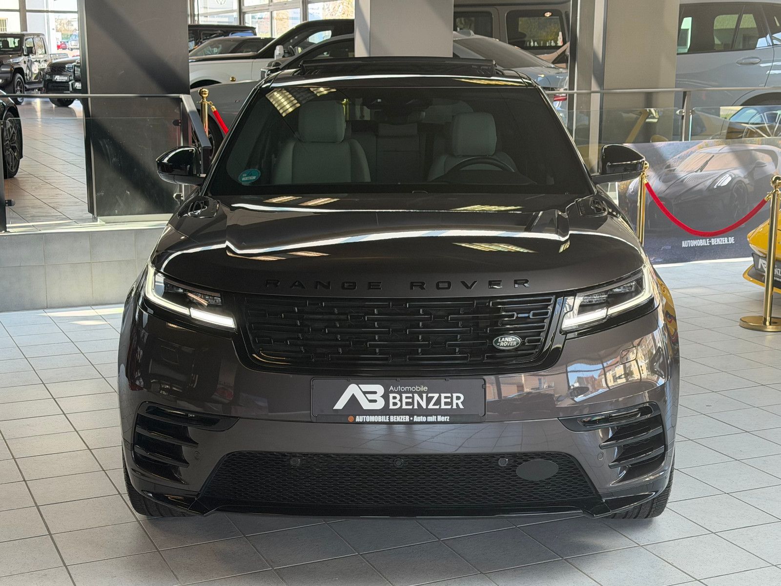 Fahrzeugabbildung Land Rover Range Rover Velar D300/R-DYNAMIC/MERIDIAN/PANO
