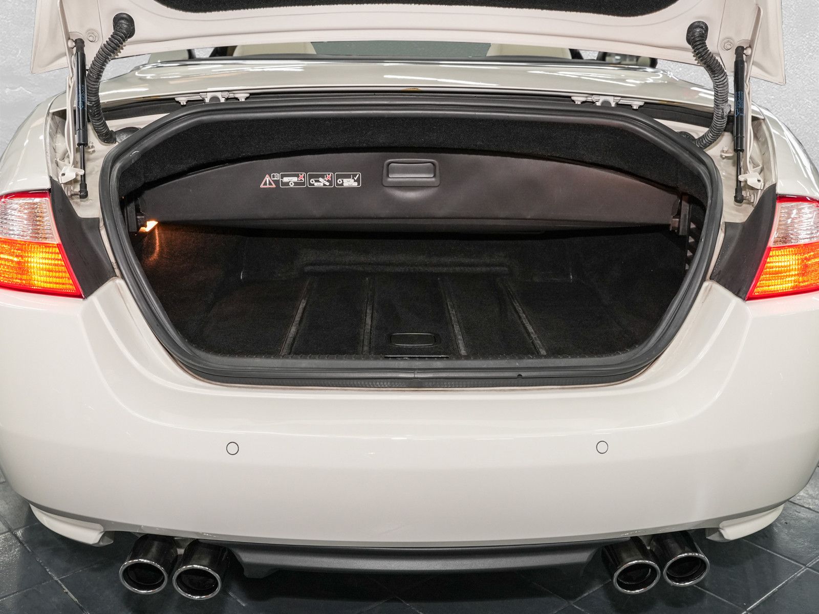 Fahrzeugabbildung Jaguar XKR Cabrio - CATS|20"|Bi-Xenon+aktiv.KL|ALPINE