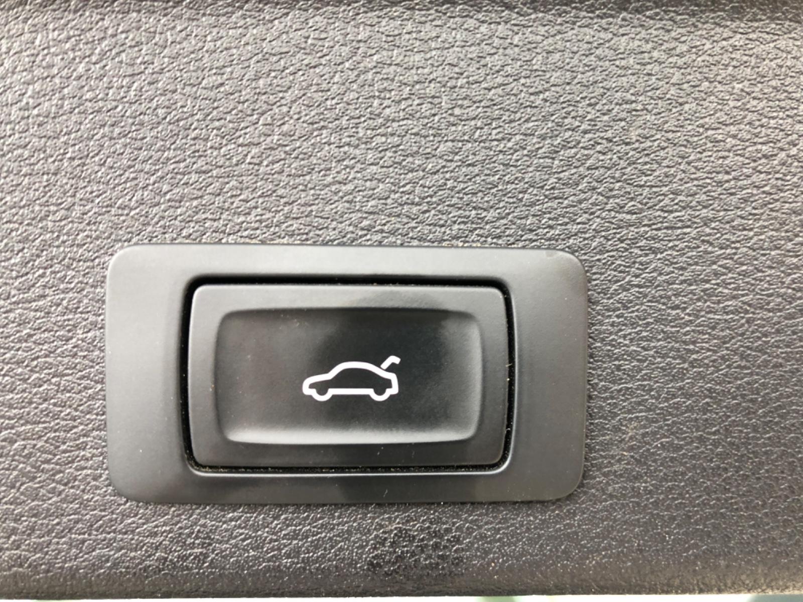 AUDI A4 AVANT 2.0 TDI 150ch - SPORT - GPS MMI - ATTELAGE - XÉNON - SIÈGES CHAUFFANTS