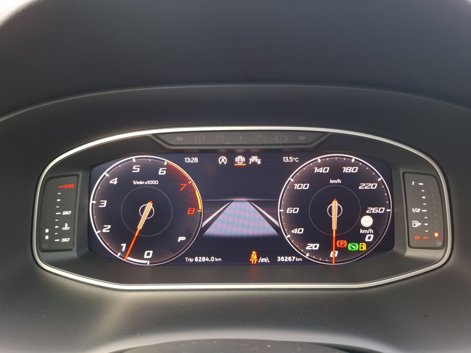 Fahrzeugabbildung SEAT Ateca TSI Xperience DSG LED Navi AID GRA RFK SH