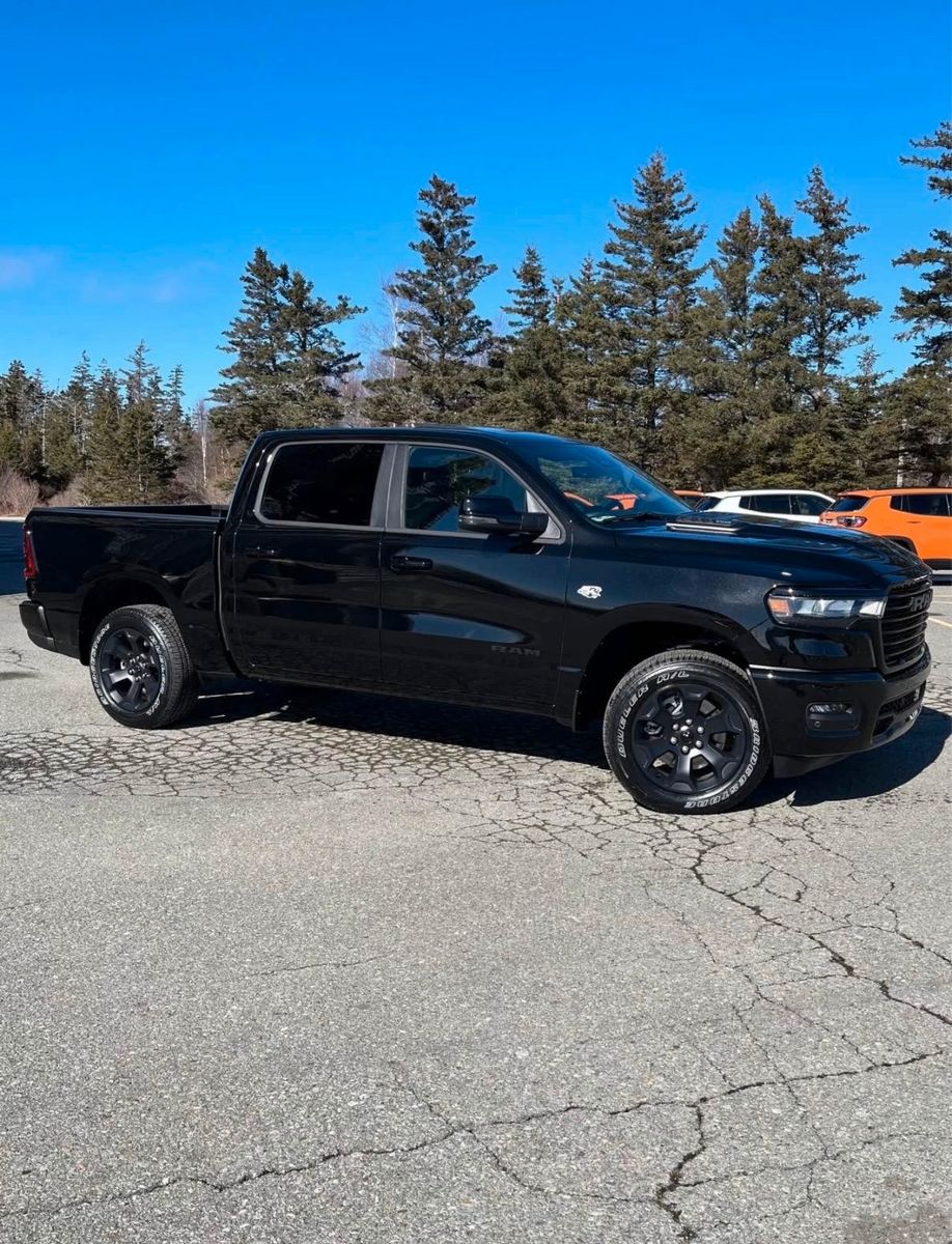 Fahrzeugabbildung Dodge RAM 1500 SPORT NIGHT 4x4  MODELL 2026 HEMI