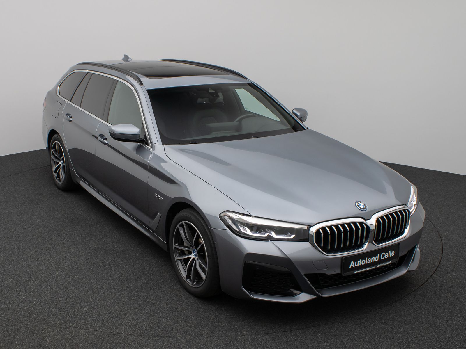 Fahrzeugabbildung BMW 530e xD M Sport Panorama 360°DAB HiFi AHK Alarm
