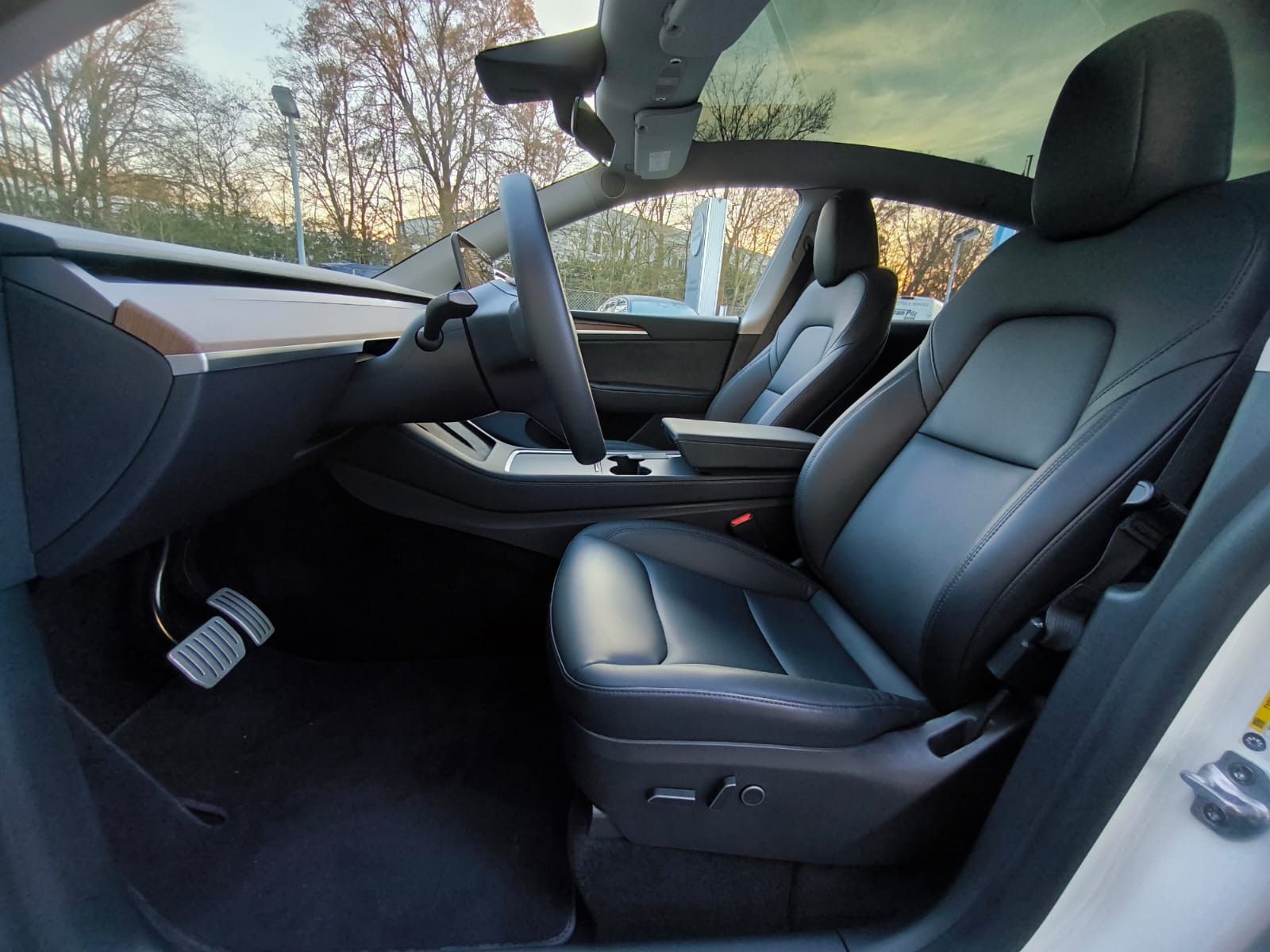 Fahrzeugabbildung Tesla Model Y PERFORM AWD PANO+NAVI+STDHZ+LED+ACC+360+