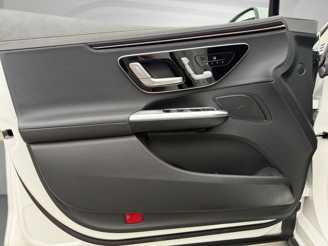 Mercedes-Benz EQE 300 Electric Art Pano Distronic Memory foto 12