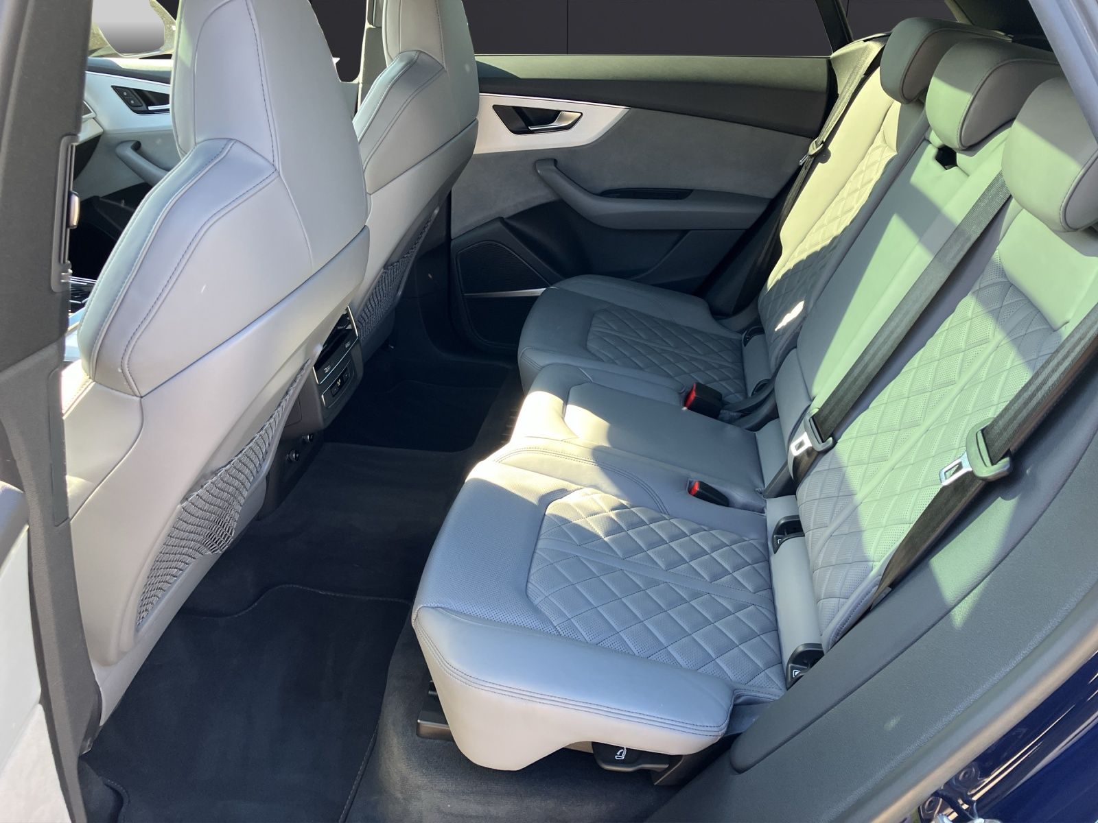 Fahrzeugabbildung Audi Q8 55 TFSI e quattro HD MATRIX AHZV PANO Luft AH
