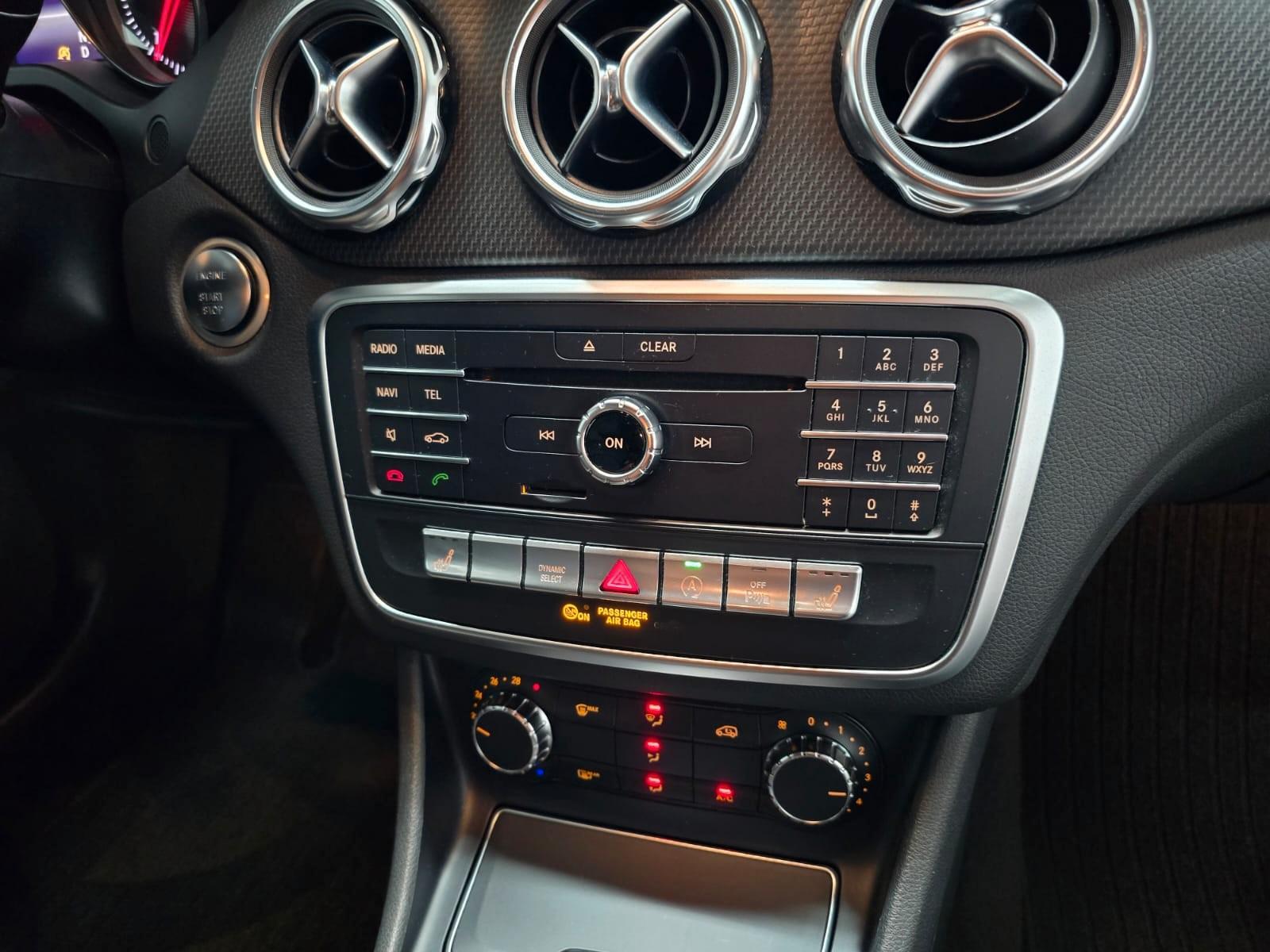 Mercedes-Benz GLA 200 d Style LED Navi Teilleder Telefon 19"