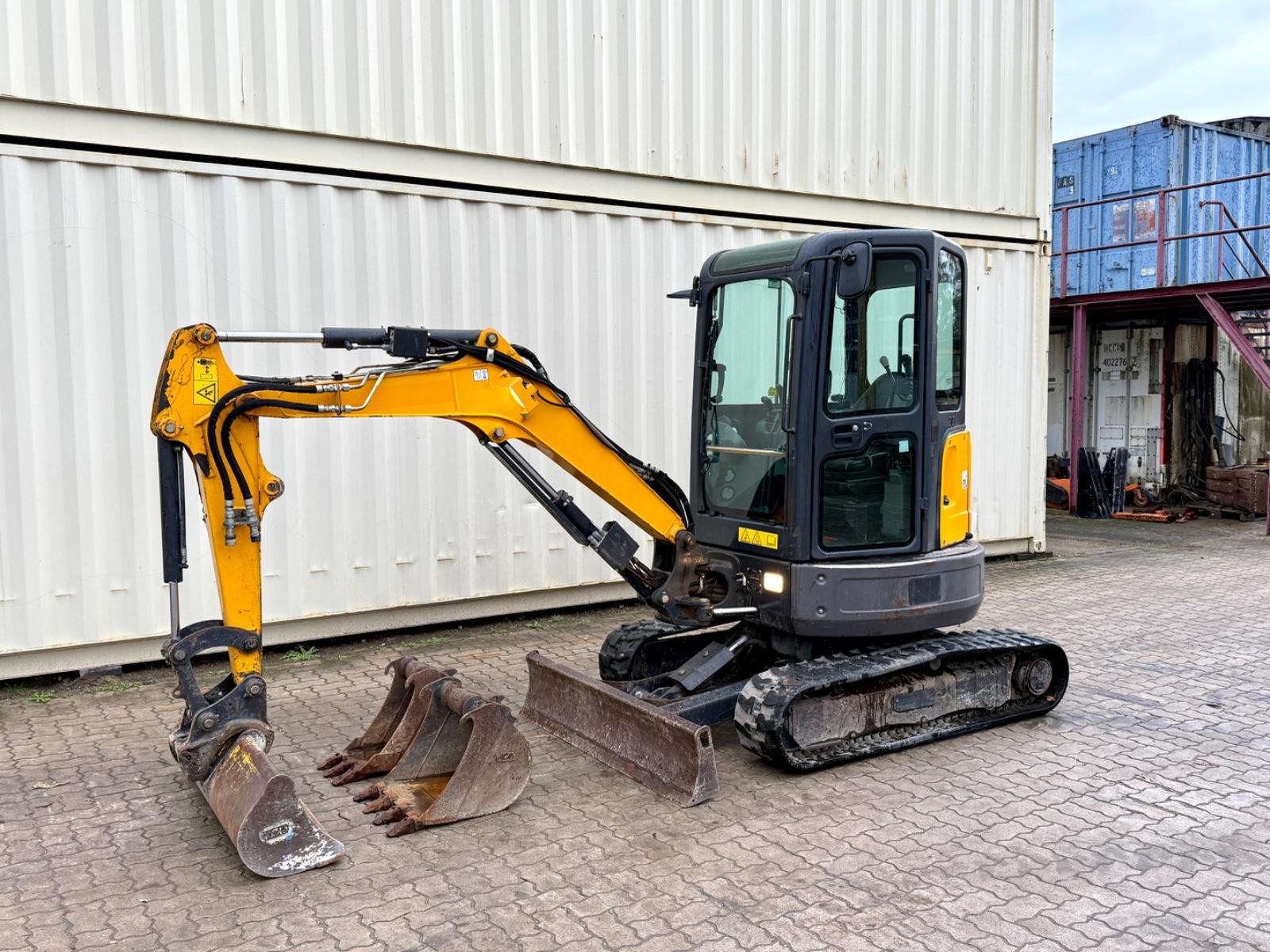 Bobcat E26 / 2017 BJ / 3 x Löffel