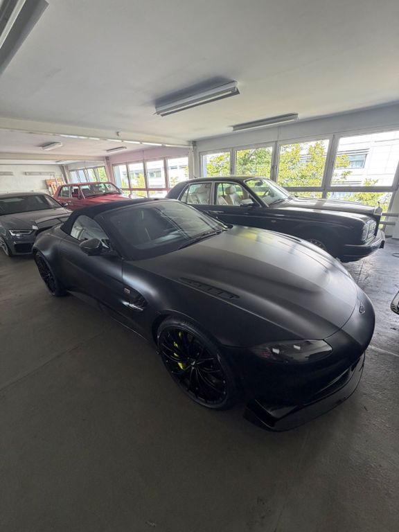 Image of Aston Martin V8 Vantage