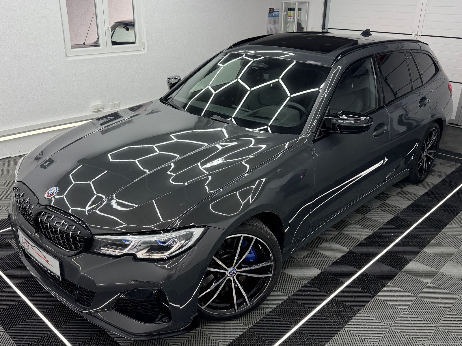 Fahrzeugabbildung BMW M340 d xDrive/STHZ/LASER/HuD/PANO/DRAVIT/DE FZG