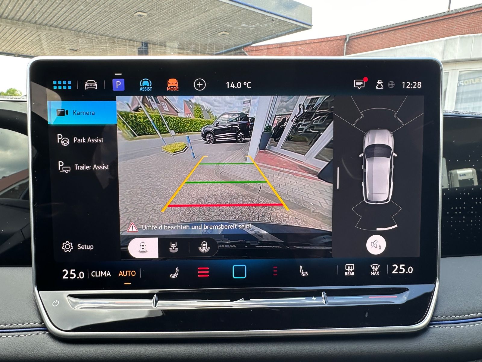 Fahrzeugabbildung Volkswagen Tiguan 1.5 eTSI R-Line DSG AHK/Navi/APP/LED/SHZG