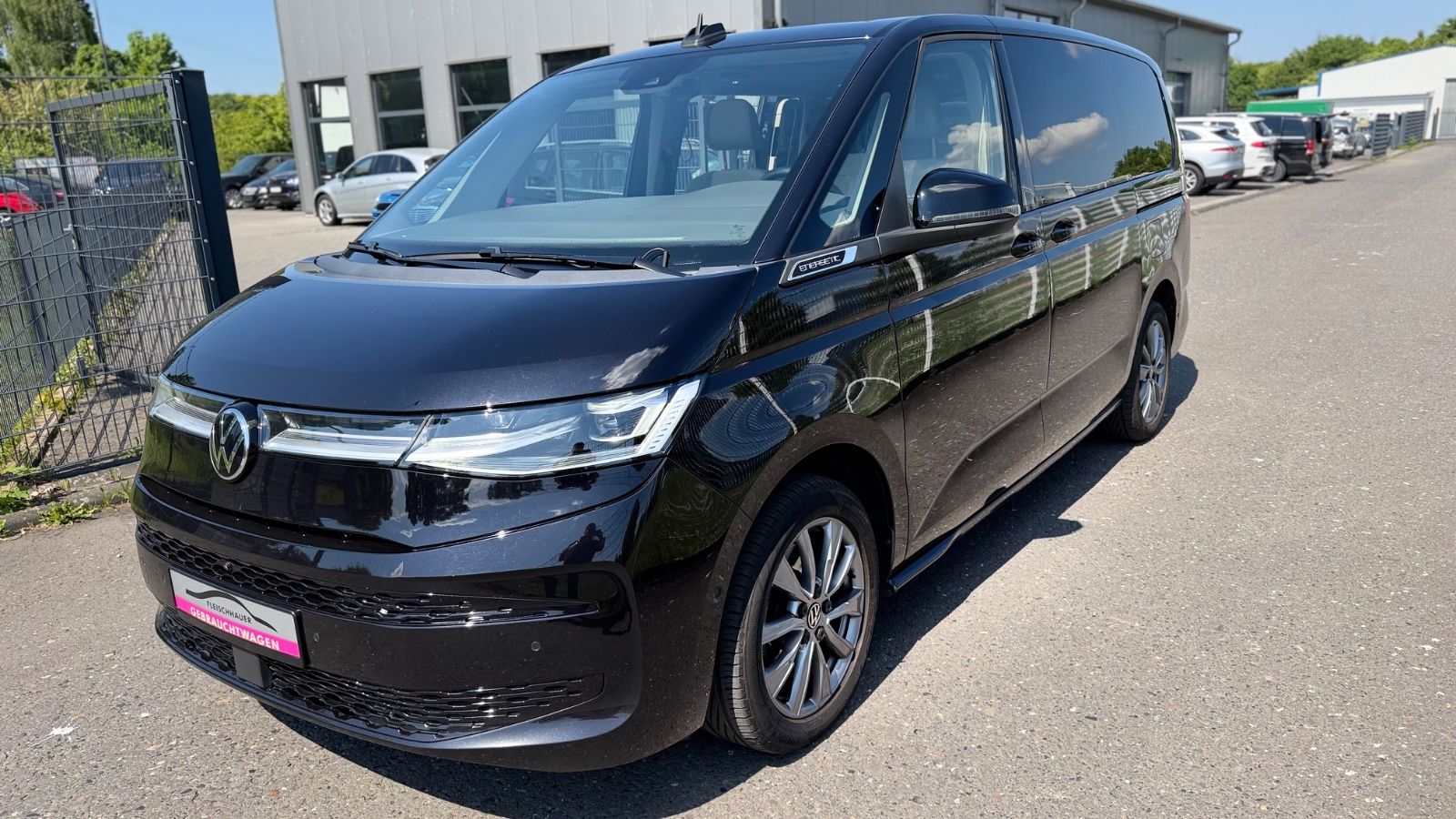 Volkswagen Multivan eHybrid lang 150PS Navi+Camera/Leder/7P