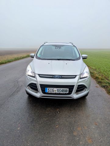 Ford Kuga 2,0 TDCi 4x4 120kW Titanium ,AHK, Pano-Dach