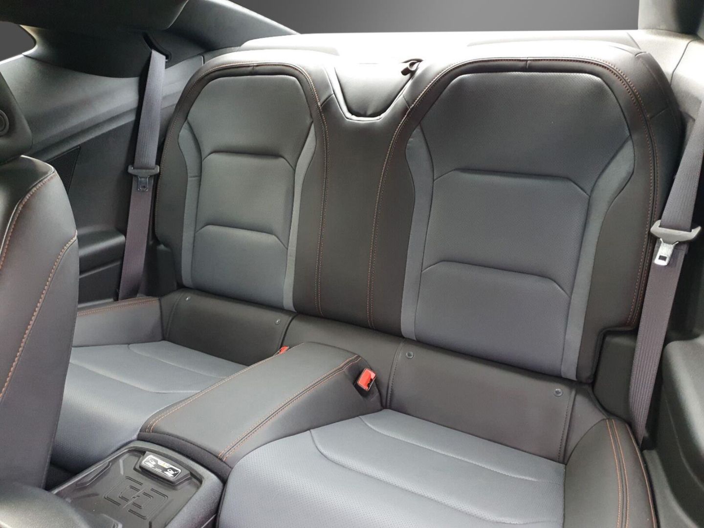 Fahrzeugabbildung Chevrolet Camaro Coupe 6.2 V8 50th Anniversary Edition