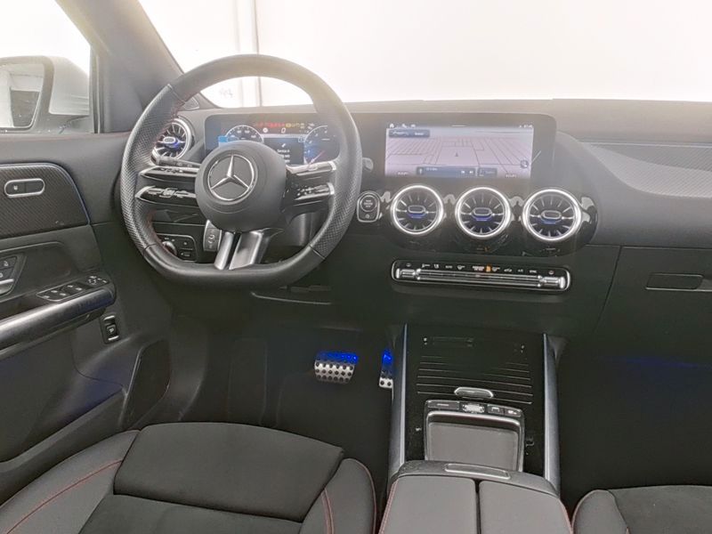 Fahrzeugabbildung Mercedes-Benz GLA 220 4M AMG Premium AHK+Keyless+Totw+Ambi+Kam