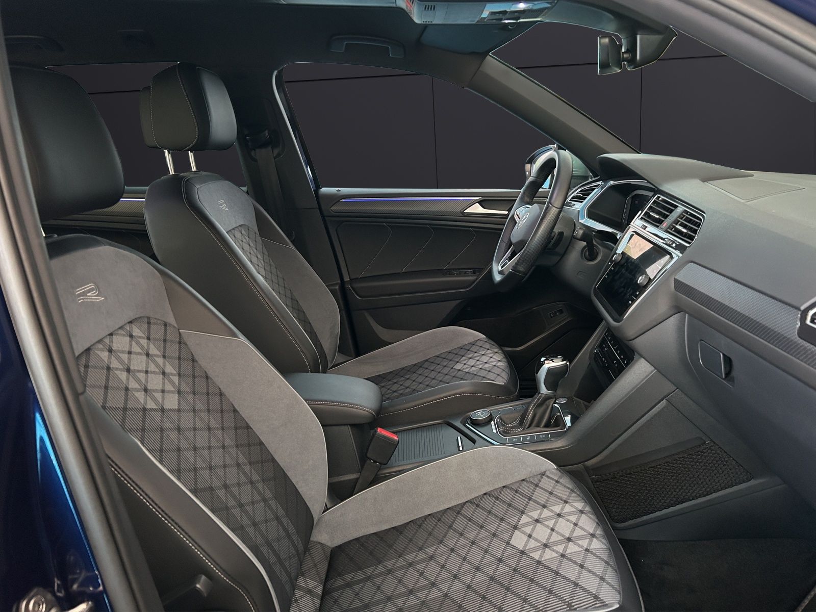 Fahrzeugabbildung Volkswagen Tiguan Allspace R-Line TDI 4M DSG IQ.Light ACC A