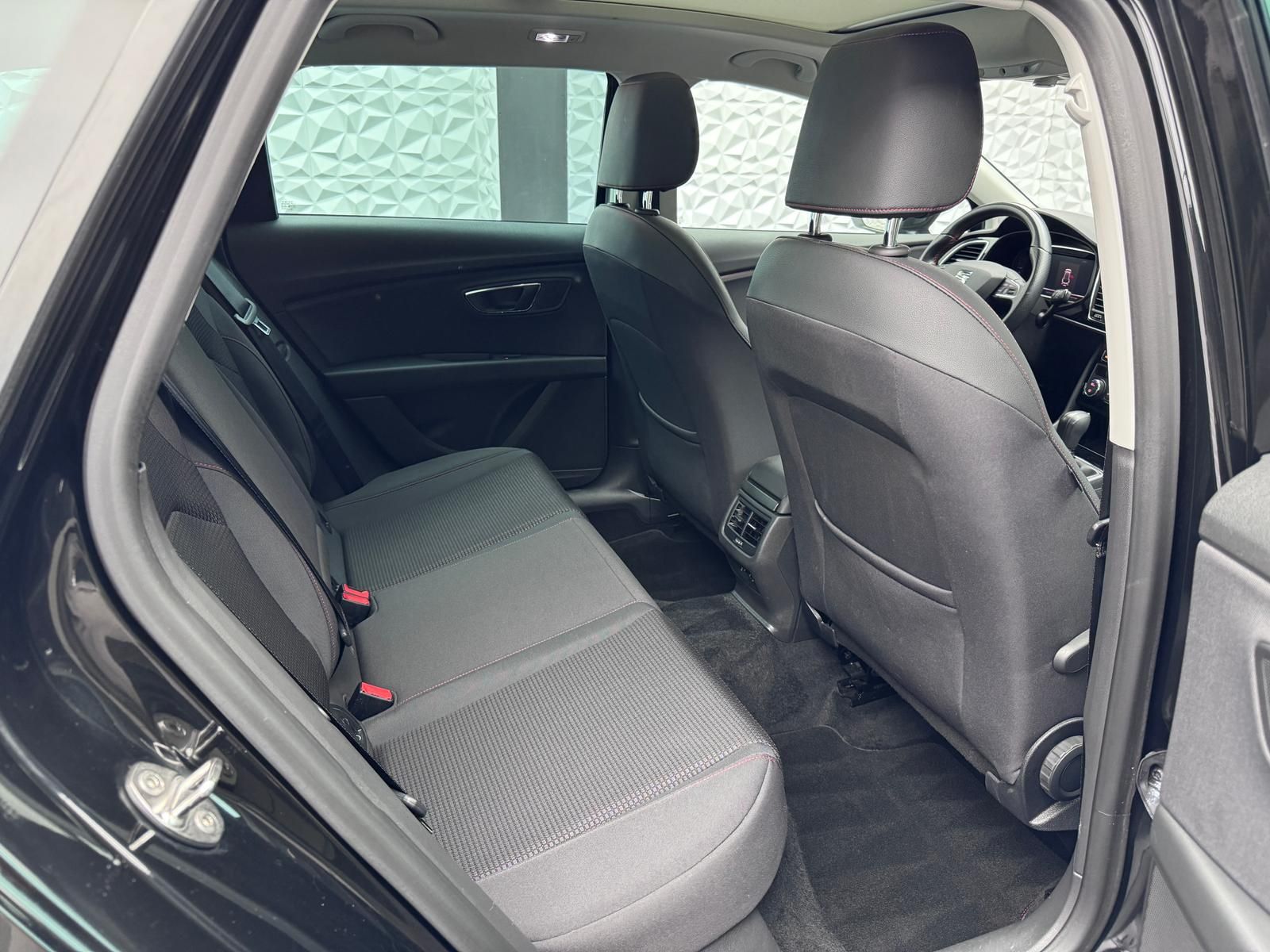 Fahrzeugabbildung SEAT 2.0 TSI FR-LINE/ACC/BEATS/PANO/AMBIENT/R-CAM/AHK