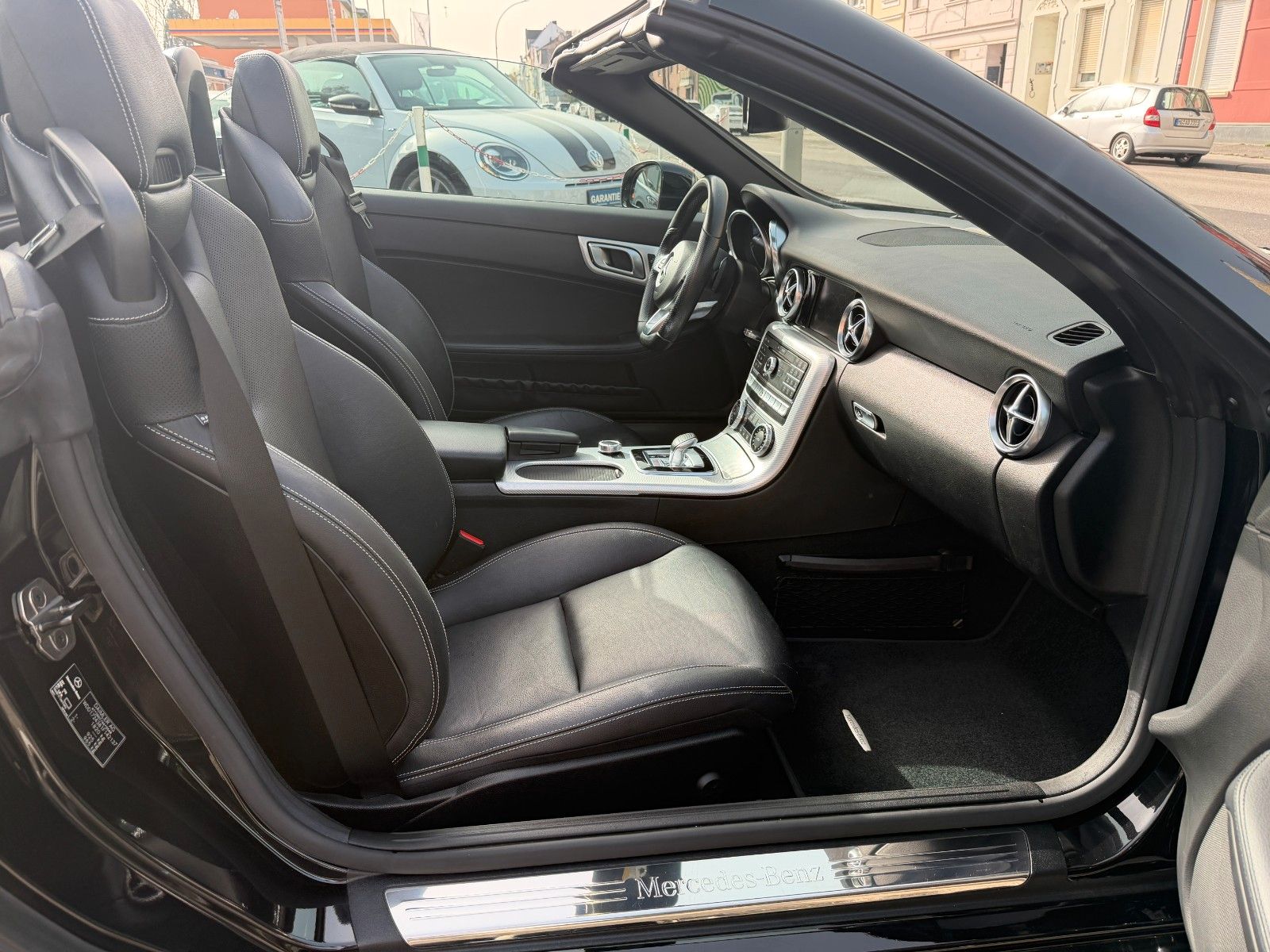 Fahrzeugabbildung Mercedes-Benz SLC 300 SPORT LED NAVI LEDER MEMORY AIRSCARF