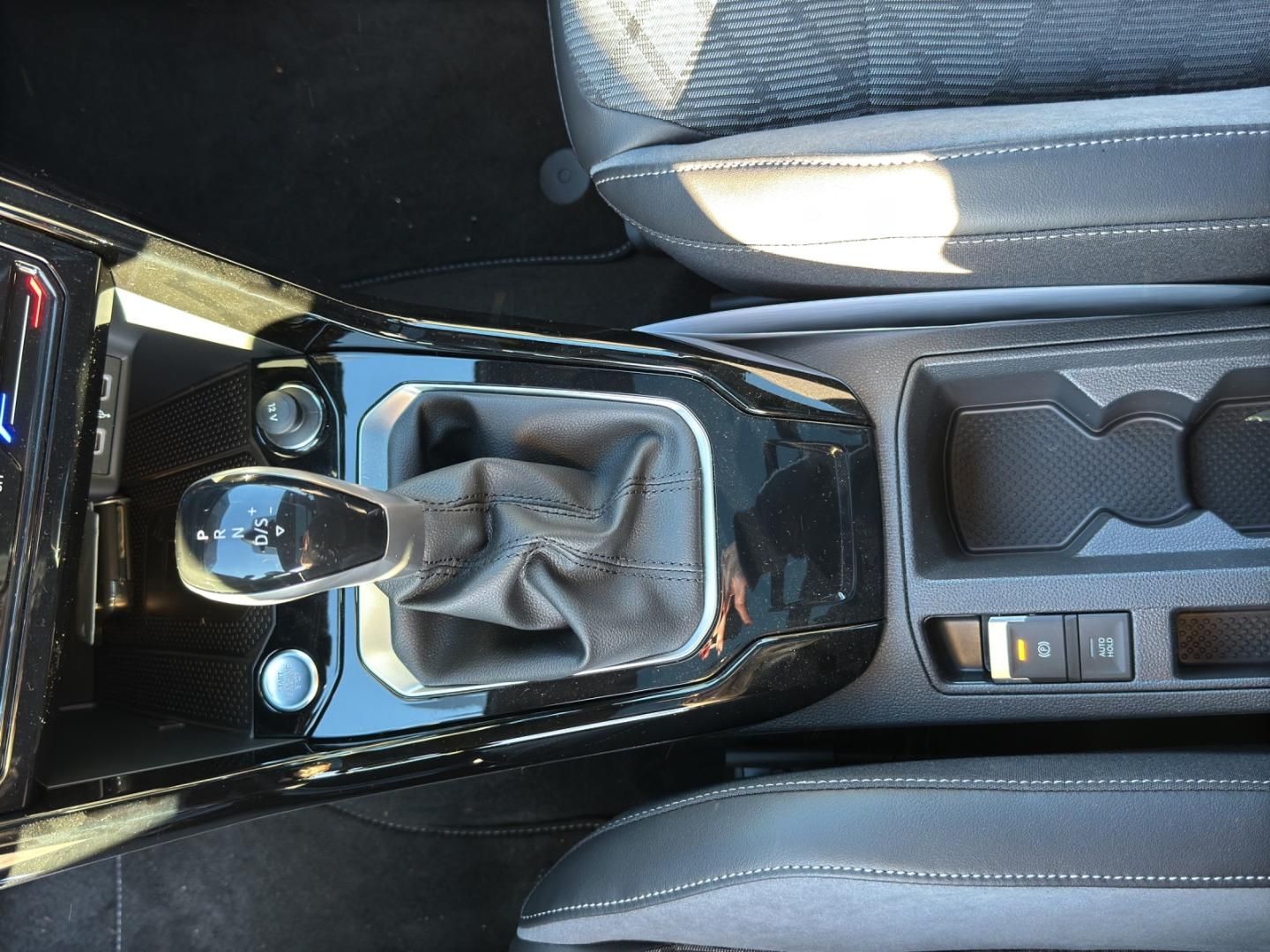 Fahrzeugabbildung Volkswagen T-ROC R-Line R-Line,Pano-Dach,Easy-Open,Navi,AHK