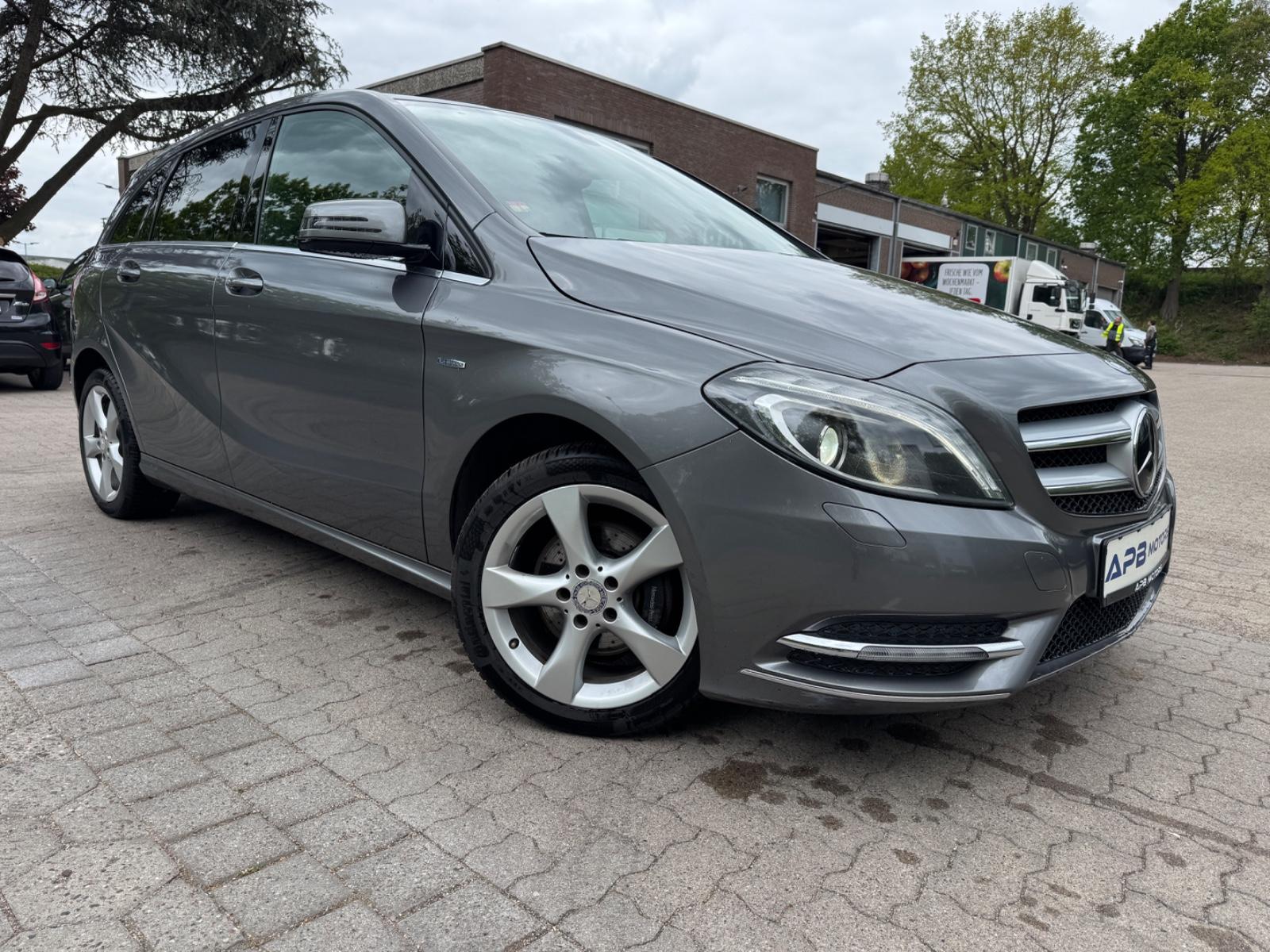Mercedes-Benz B 200 EDITION 1 SPORTPAKET BI-XENON CAM LEDER