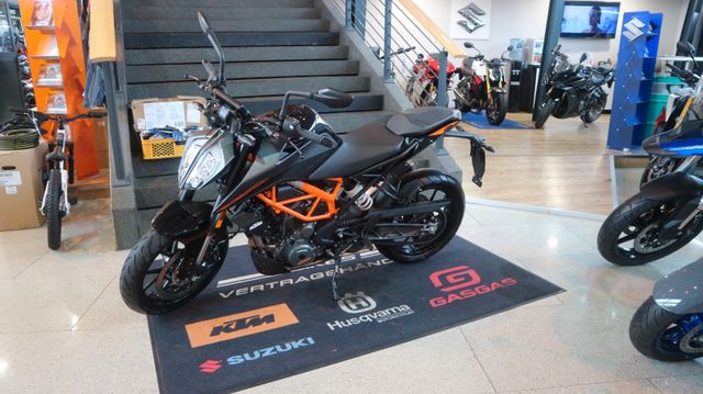 KTM 390 Duke 2023 *NUR 300 Kilometer*