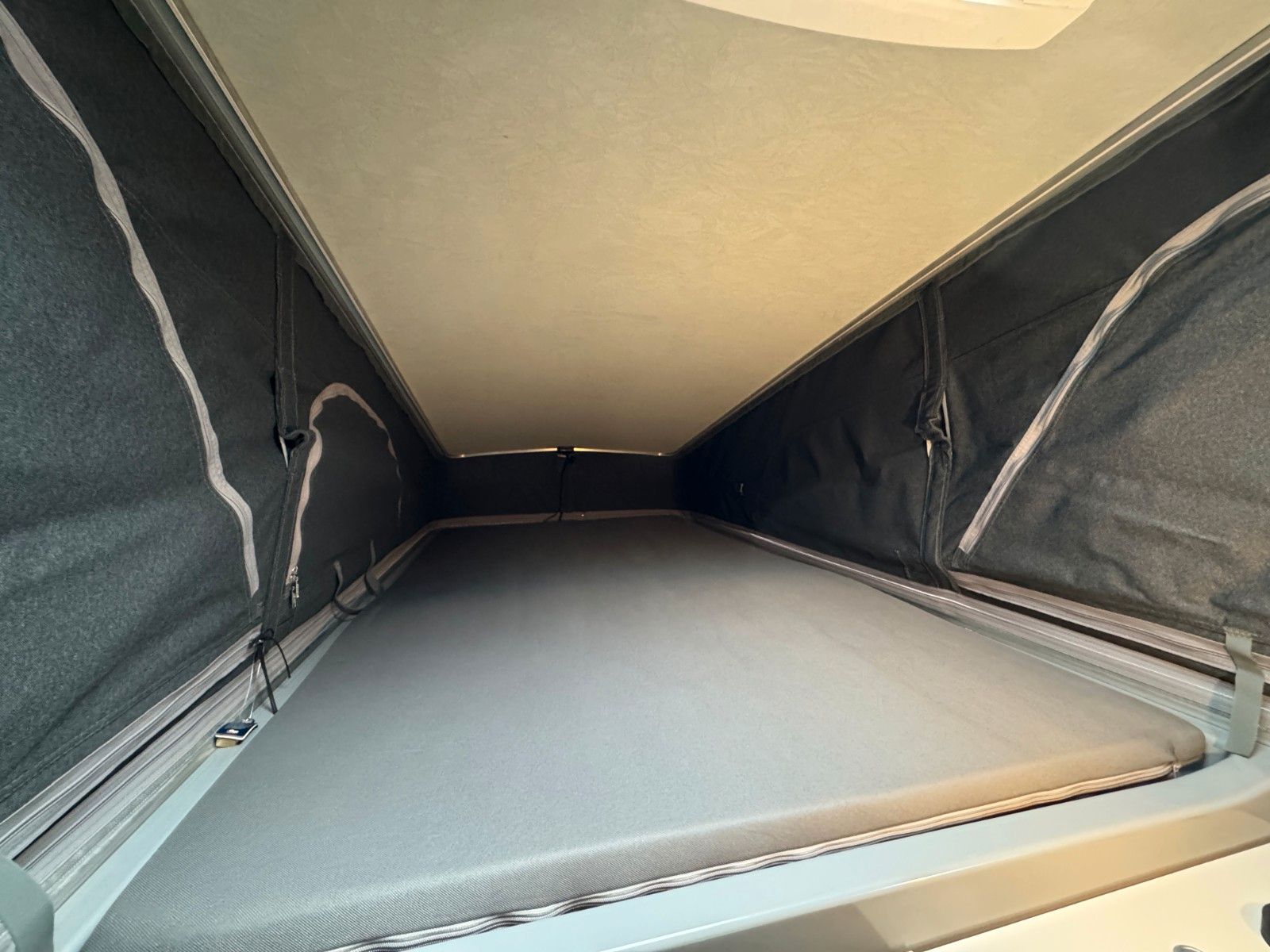 Fahrzeugabbildung Bürstner Habiton HMX 4x4 Schlafdach SIE SPAREN € 8.008,-!