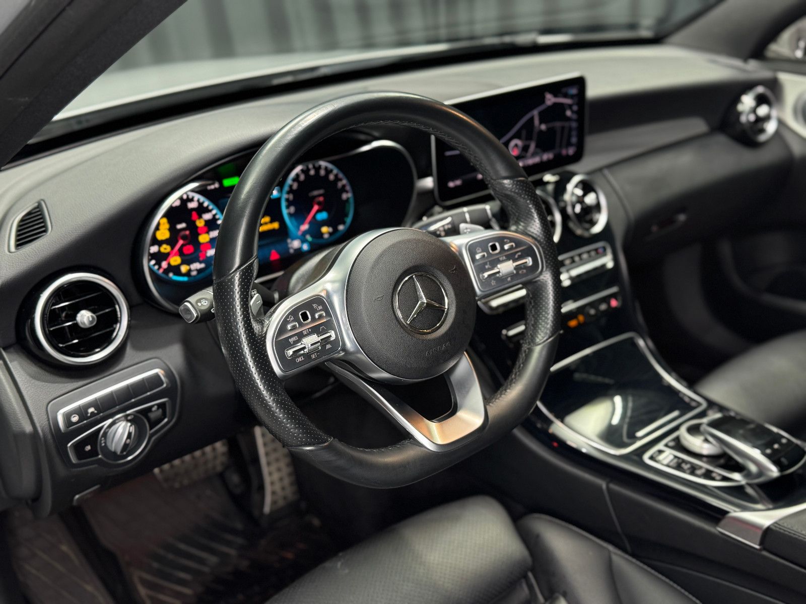 Fahrzeugabbildung Mercedes-Benz Mercedes Benz C 300e T-Modell |BURMESTER|AHK
