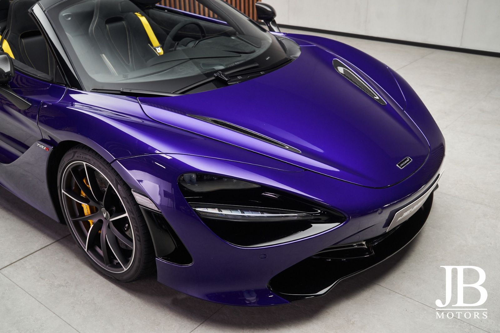 Fahrzeugabbildung McLaren 720s Spider MSO Carbon B&W Sound Lift Novitec