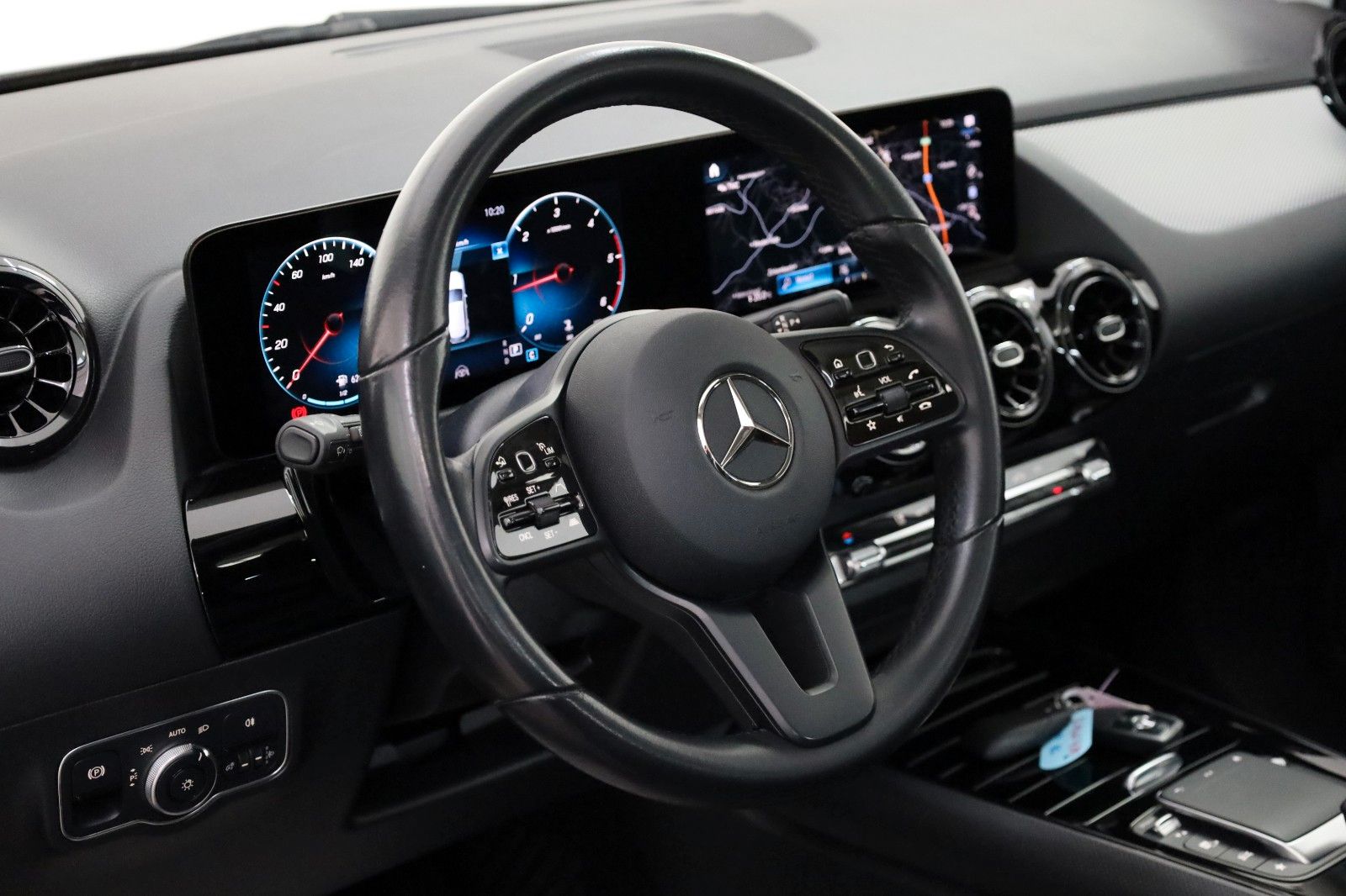 Fahrzeugabbildung Mercedes-Benz GLA 200 d,T.Leder,Navi,LED,Kamera,ACC,Panor.,AHK