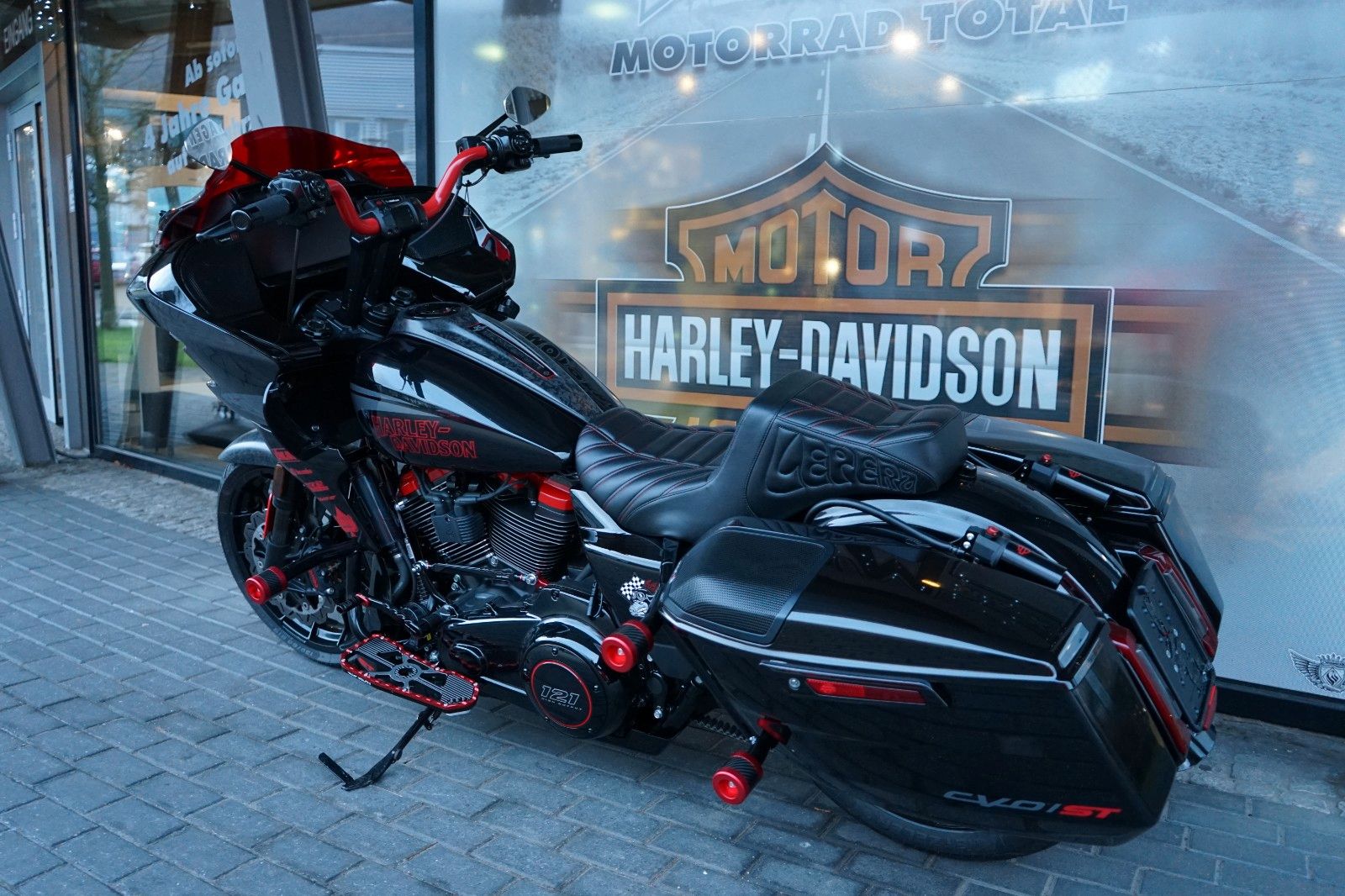 Fahrzeugabbildung Harley-Davidson Road Glide ST CVO CLUBSTYLE