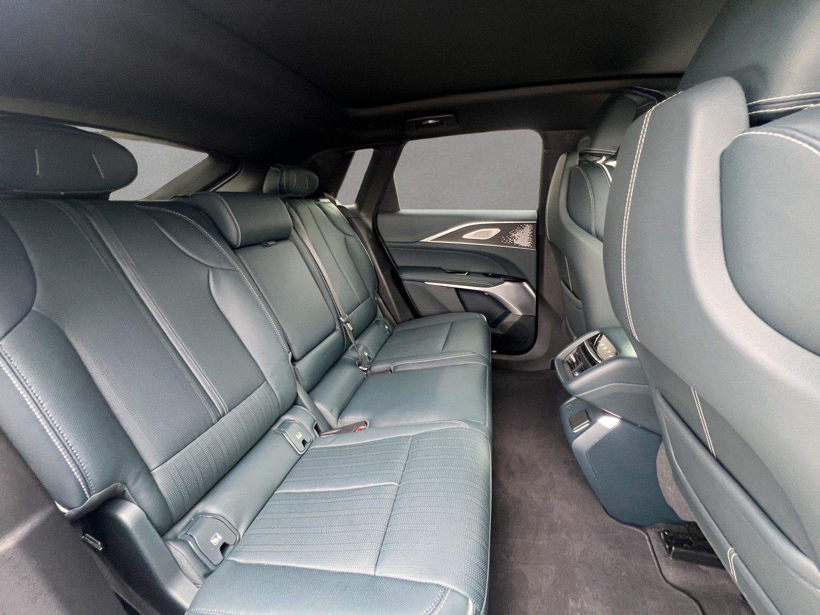 Fahrzeugabbildung Cadillac Lyriq AWD Sport/PANO-DACH/MASSAGE/AKG/ACC/360°KA