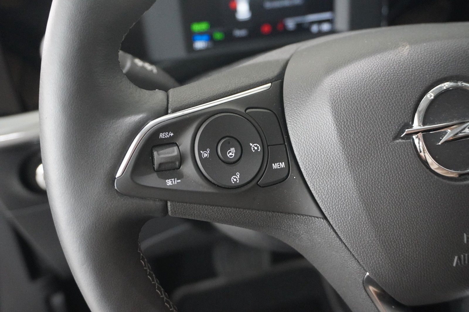Fahrzeugabbildung Opel Mokka-e EDITION 1-PHASIG LED/KAMERA/SHZ/VIRT/DAB