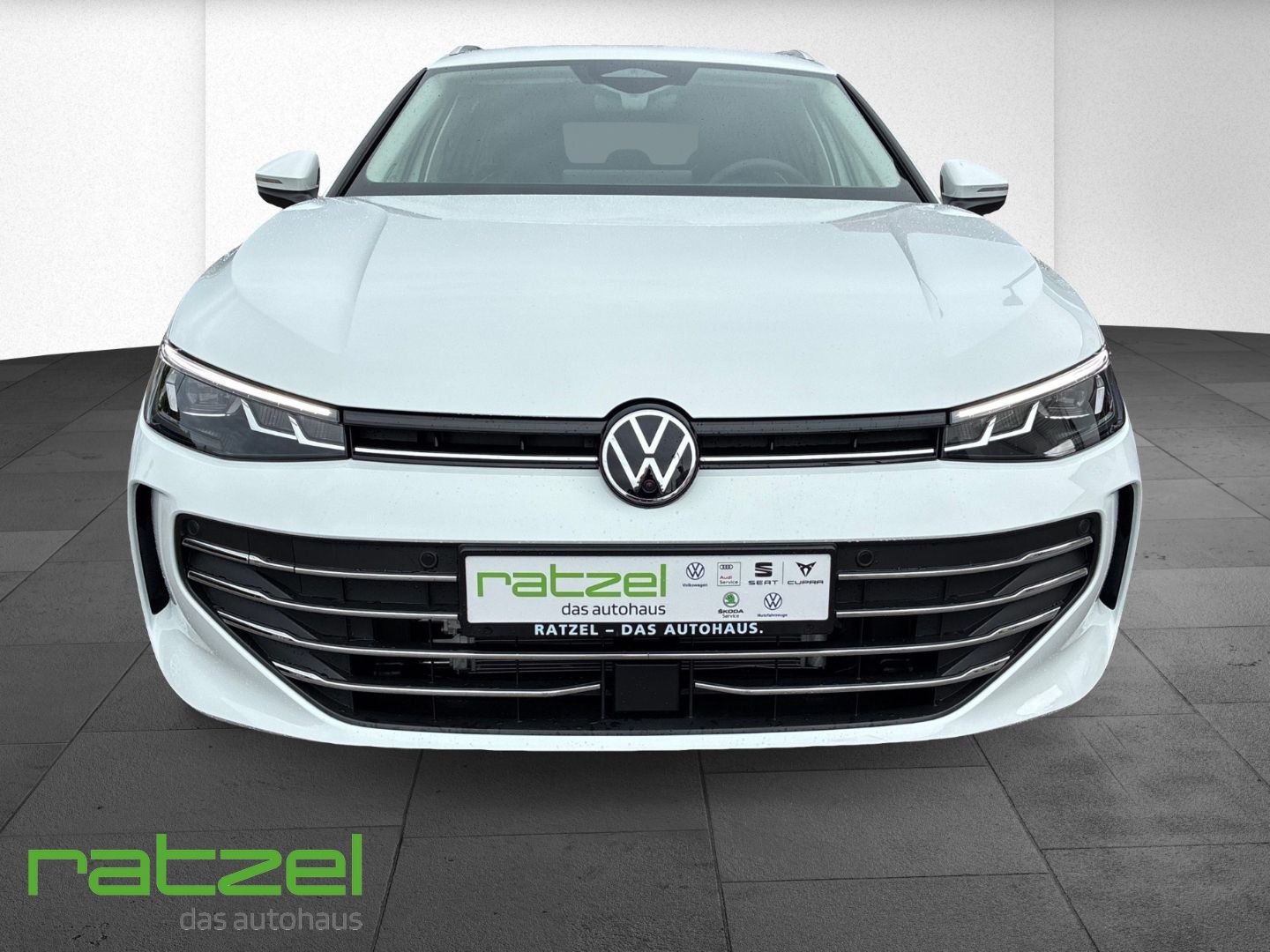 Fahrzeugabbildung Volkswagen Passat Variant Business eHybrid IQ.Drive+ACC+AHK