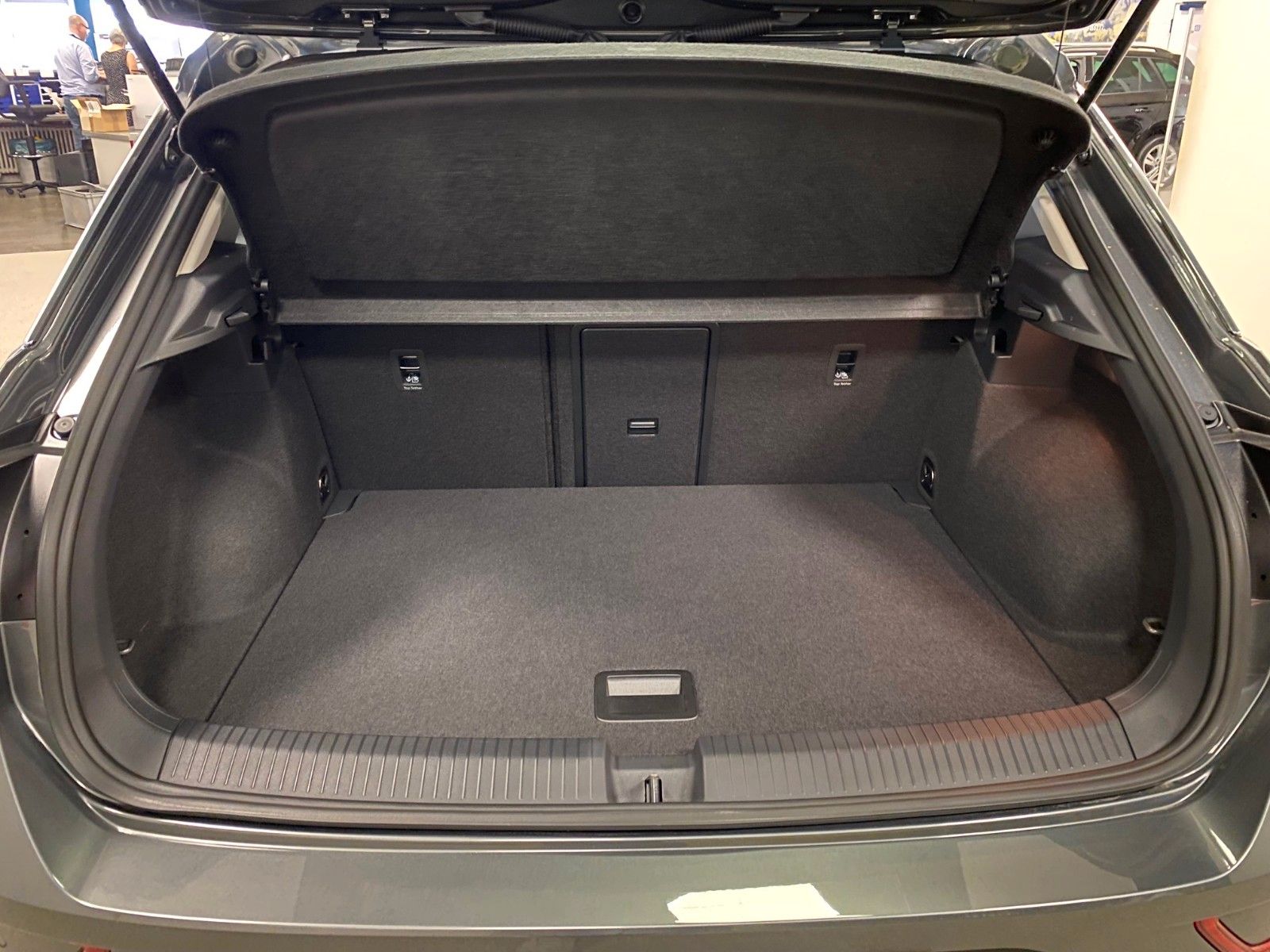 Fahrzeugabbildung Volkswagen T-Roc 1.5 TSI Life+ACC+LED+KAMERA+virt.TACHO+PDC
