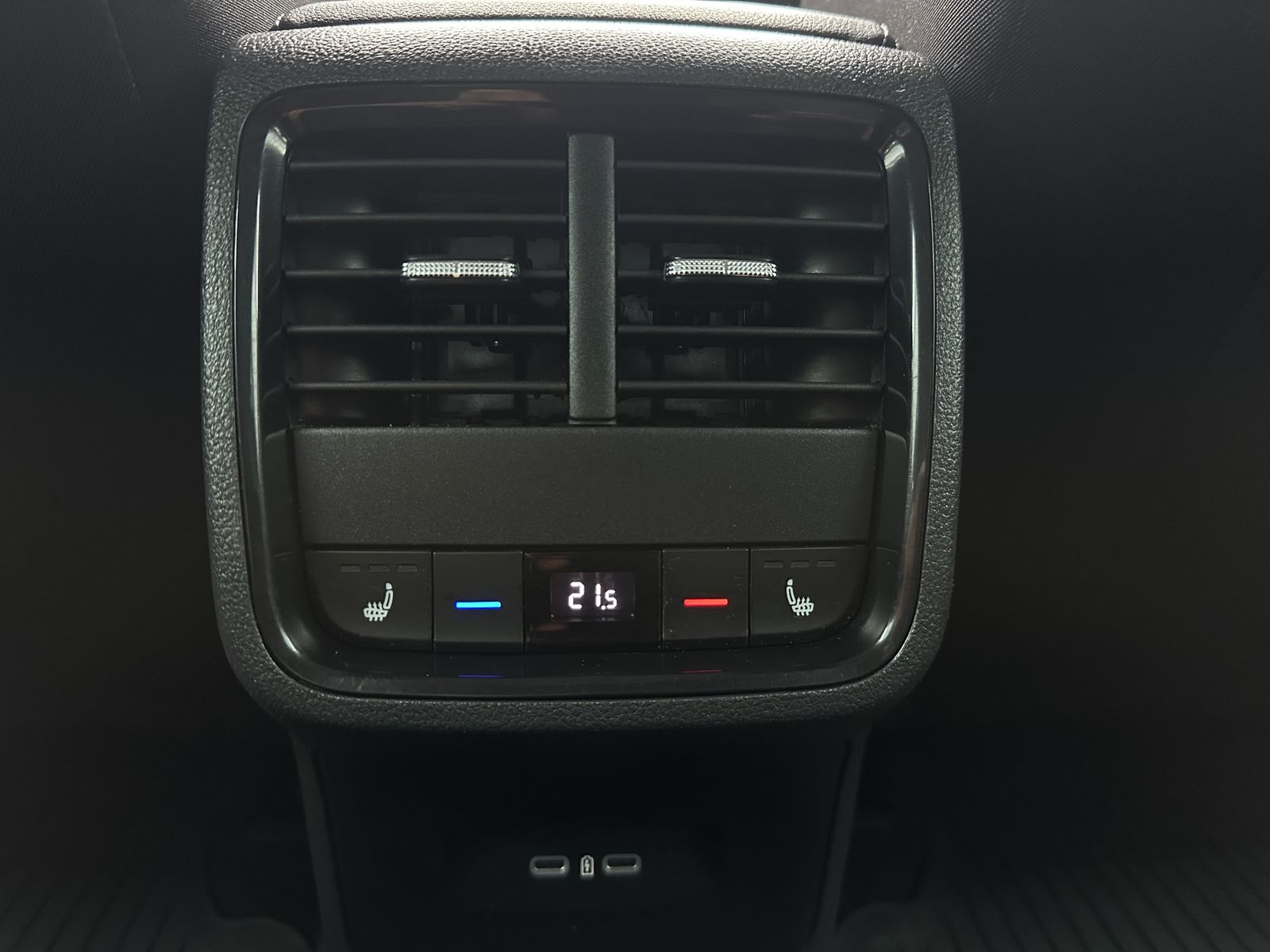 Fahrzeugabbildung SKODA Octavia Combi 2.0 TDI DSG Ambition NAV+LED+AHK