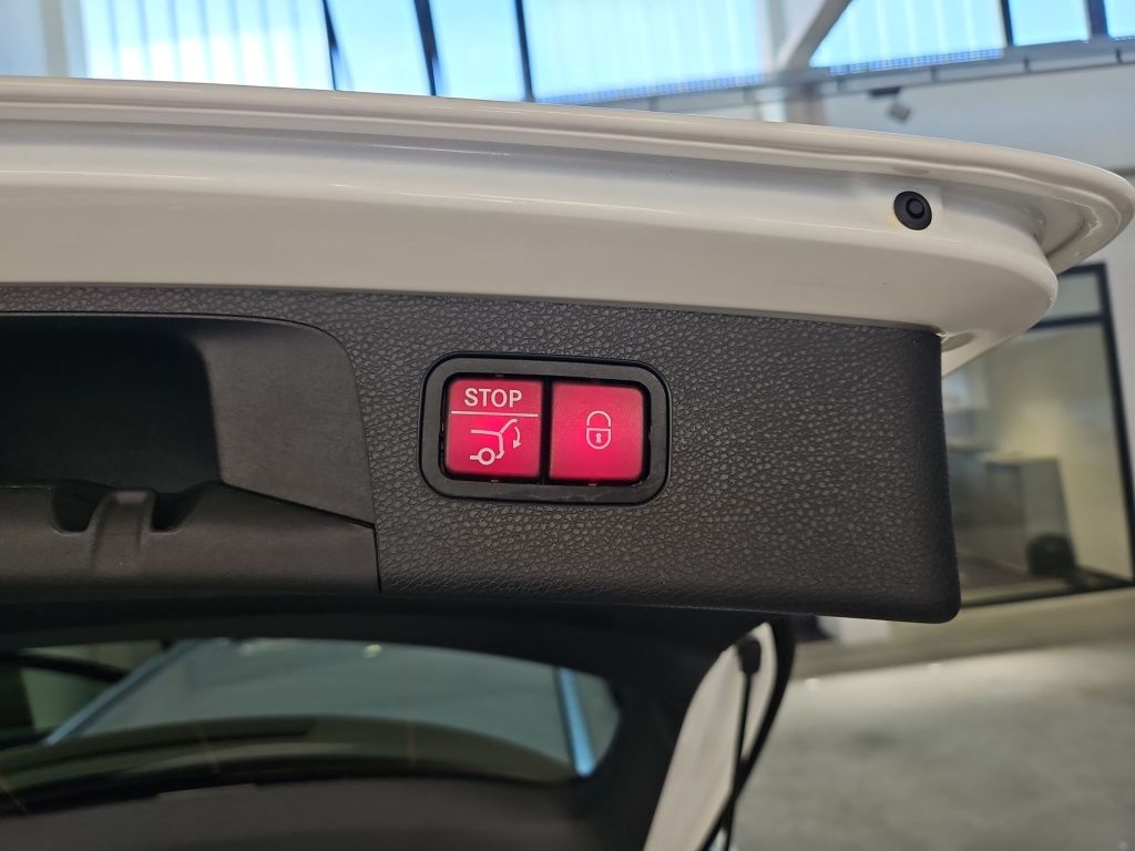 Fahrzeugabbildung Mercedes-Benz E 200 T AMG AHK Totwi. Multibeam Burm. Sport KAM