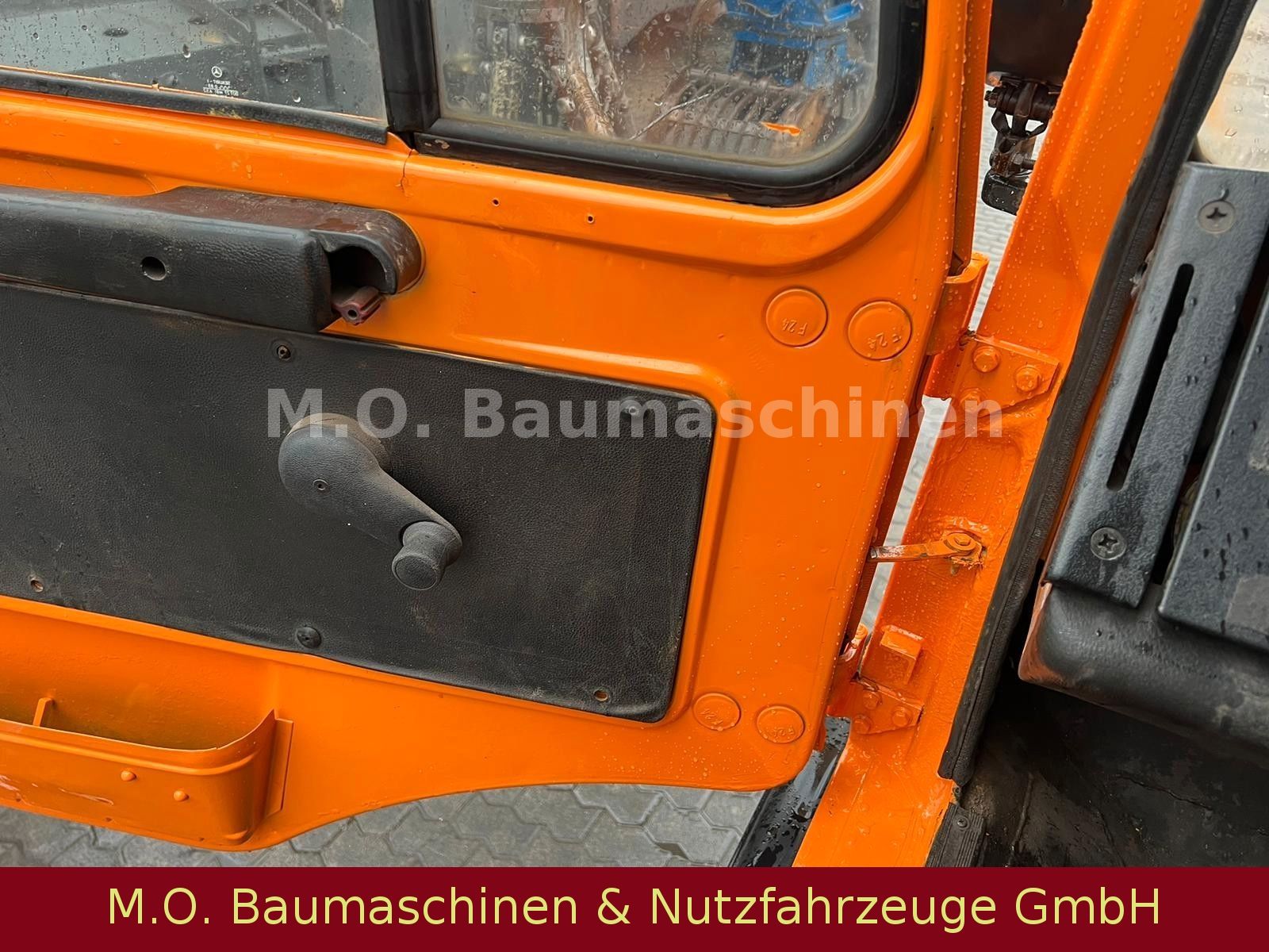 Fahrzeugabbildung Unimog U 1000/ 424