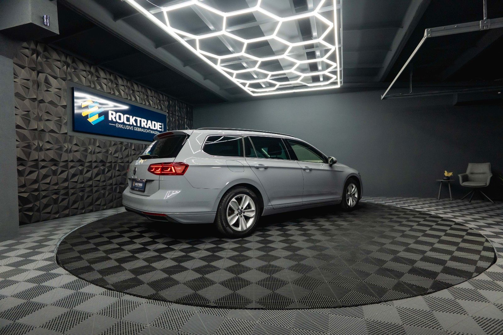 Fahrzeugabbildung Volkswagen Passat Variant 2.0 TDI IQ Business *ACC*LED*DCC*