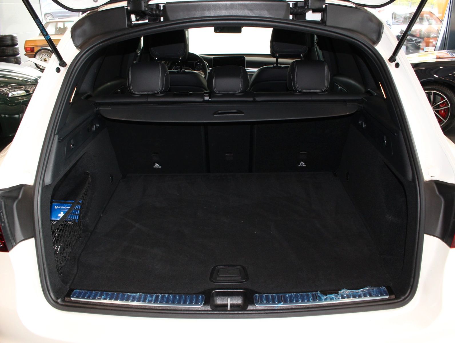 Fahrzeugabbildung Mercedes-Benz GLC 220d 4Matic AMG Line Standhzg.*Distronic*360