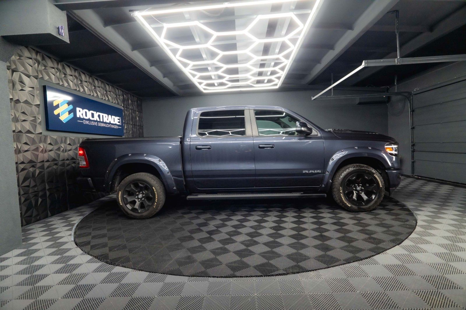 Fahrzeugabbildung Dodge RAM 5.7 V8 HEMI 4x4 OFFROAD Night Limited 19%