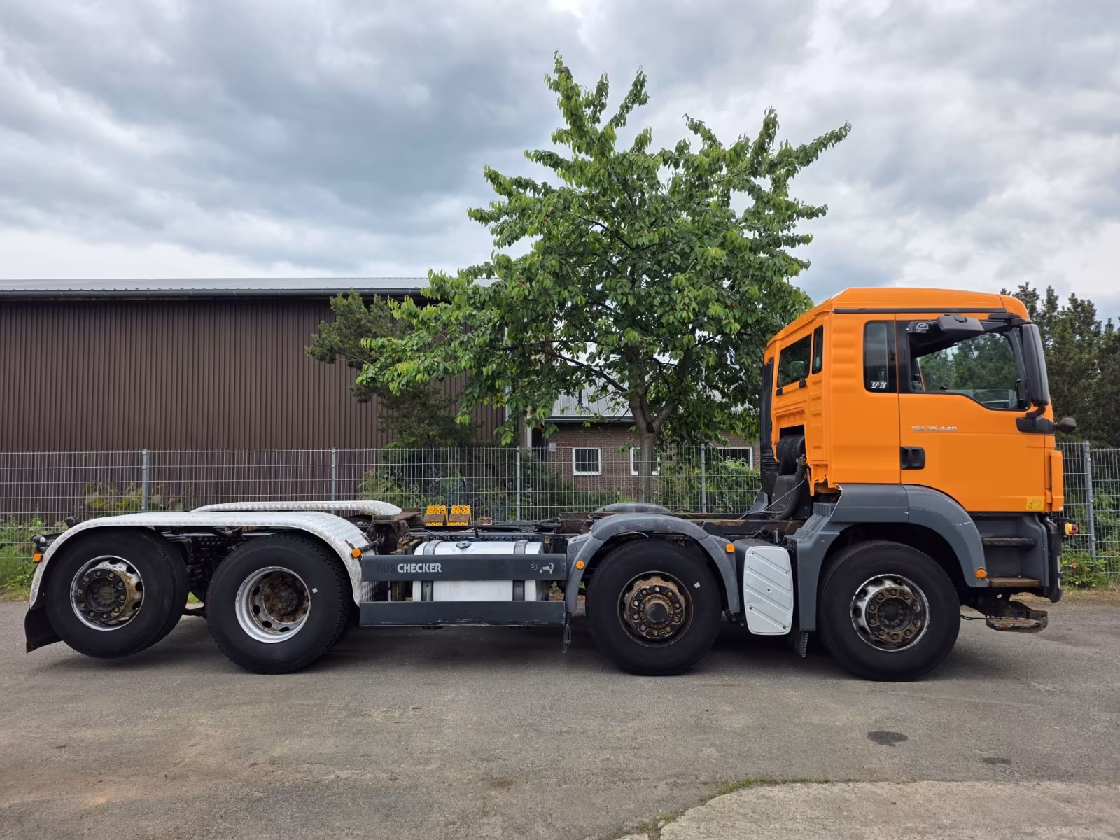 MAN TGS 35.440/8x4/FAHRGESTELL/LIFT-LENK/NEBENANTRIE
