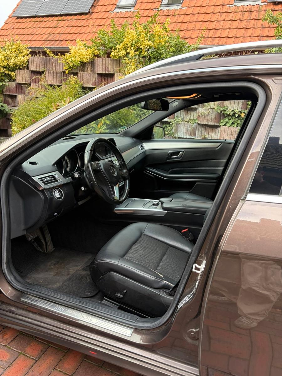 Mercedes-Benz E220 2015 — photo 11