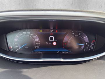 Peugeot 5008 Active Pack1.5 BlueHDi 130 +Kam.+SHZ+SpurH
