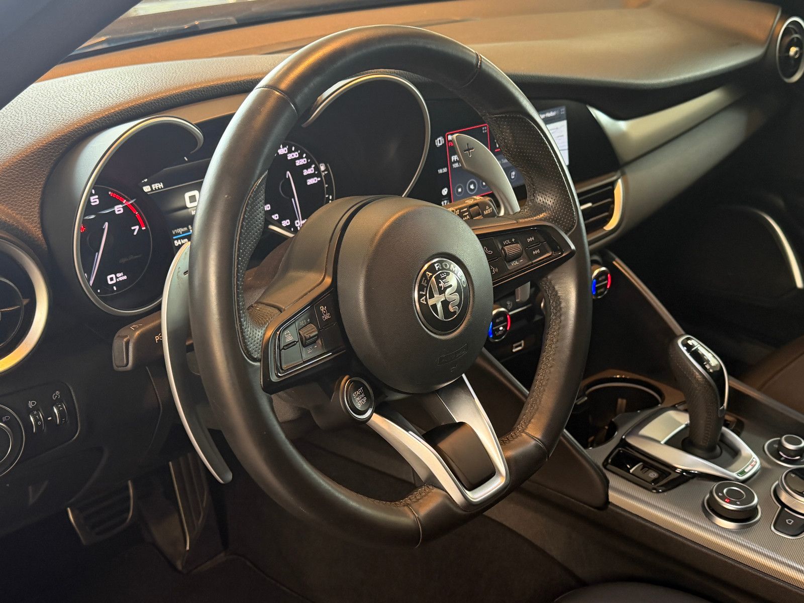 Fahrzeugabbildung Alfa Romeo Giulia Sprint /KAMERA/ALL-BLACK/CAR-PLAY