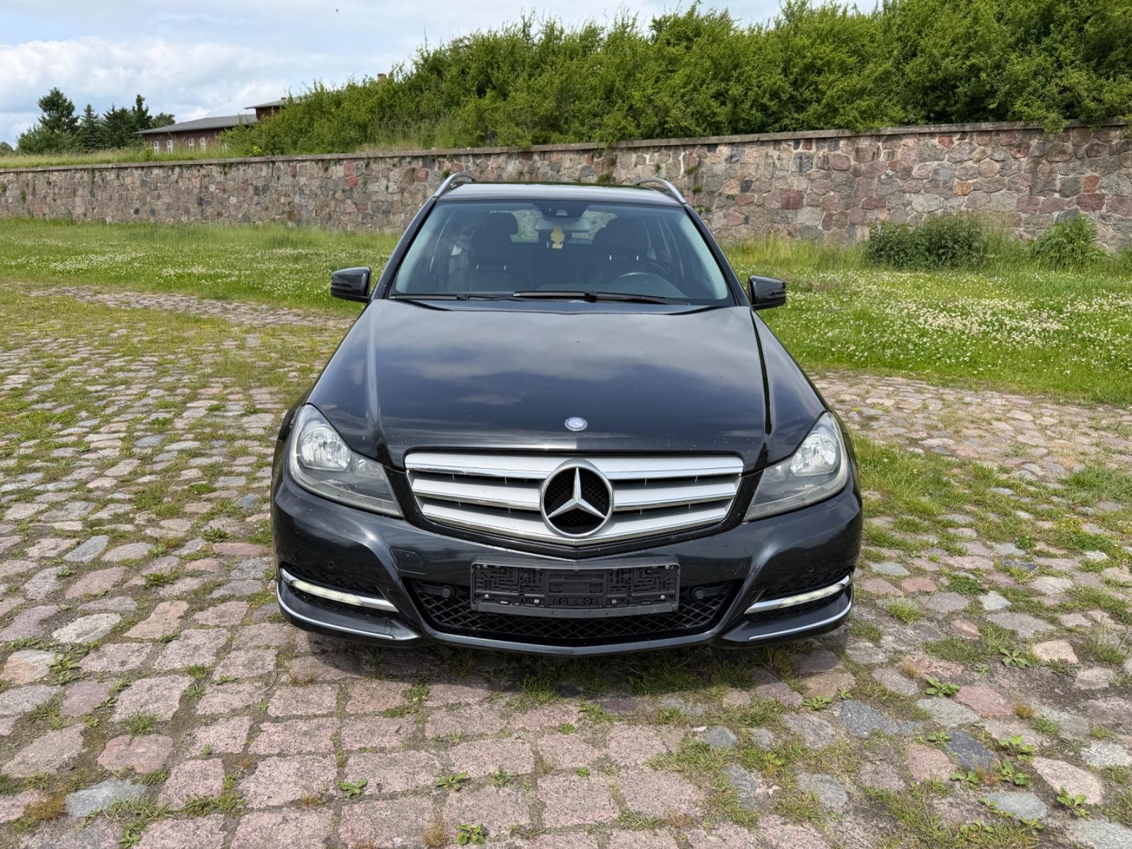 Mercedes-Benz C180 2011 — photo 8