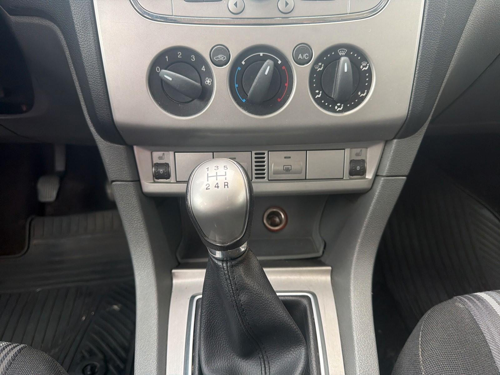 Ford Focus 2009 — photo 14