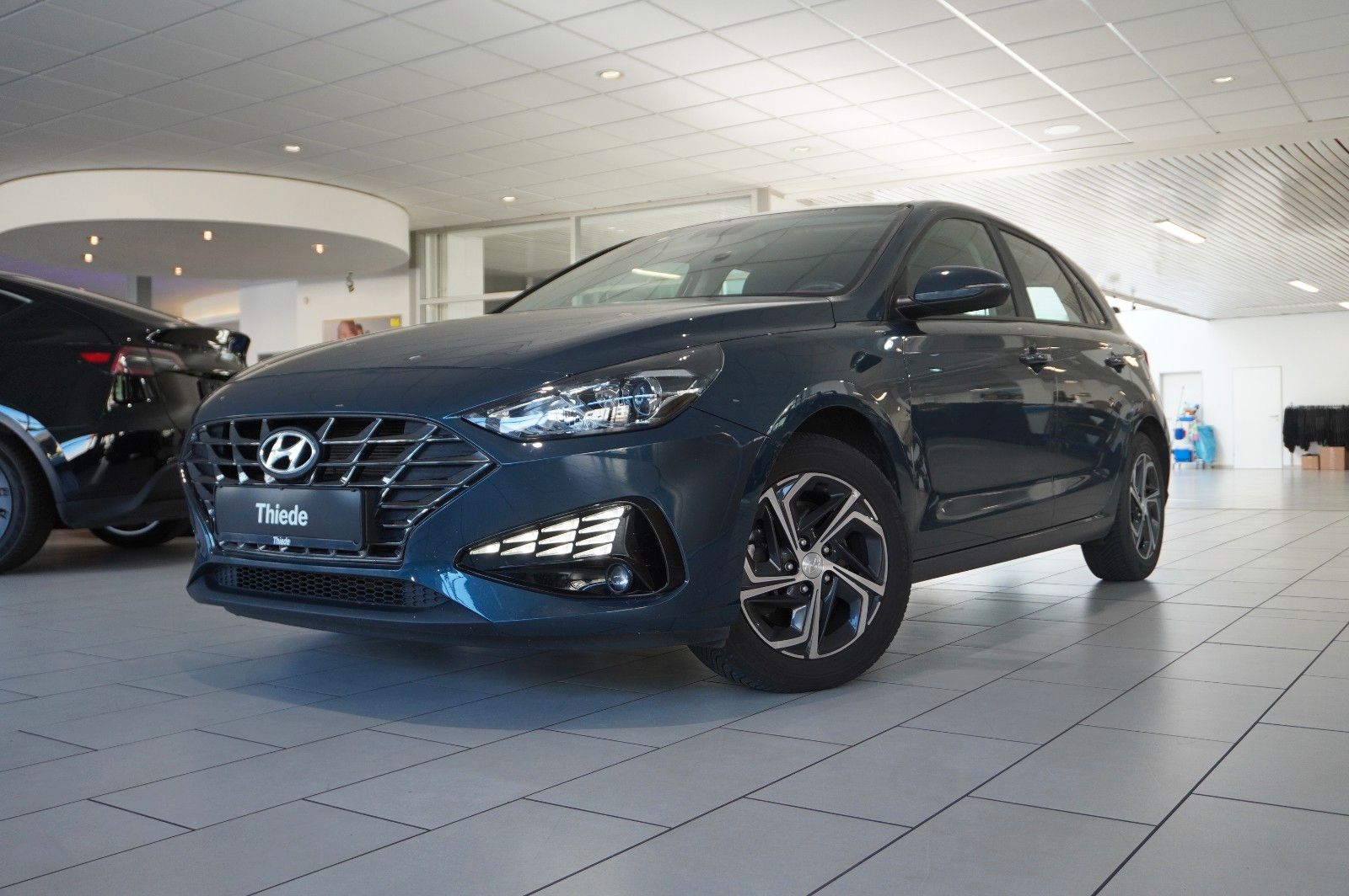 Fahrzeugabbildung Hyundai i30 1.5 T-GDI PURE NAVI/LED/KAMERA/SPORT/SH/AHK