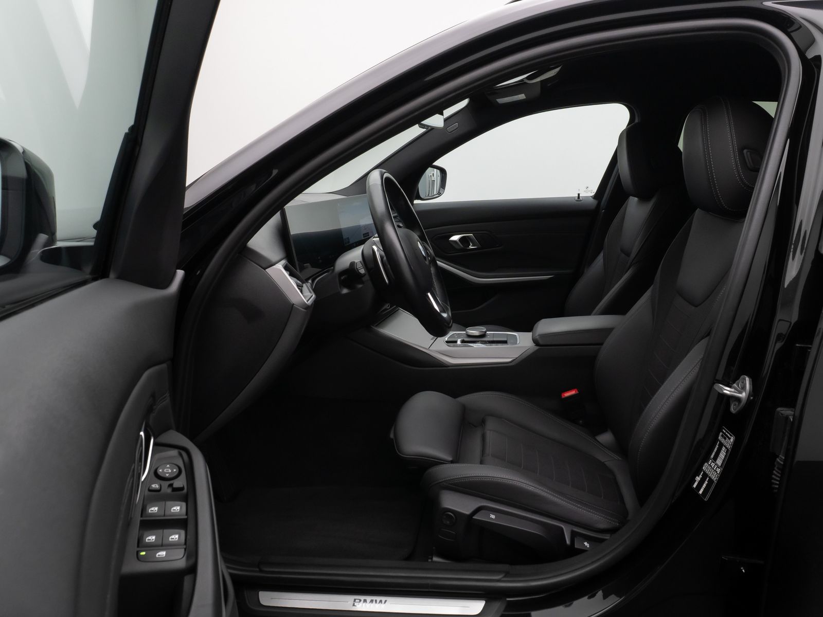 Fahrzeugabbildung BMW 318d Kamera HUD DAB ACC Komfort Alarm Sport