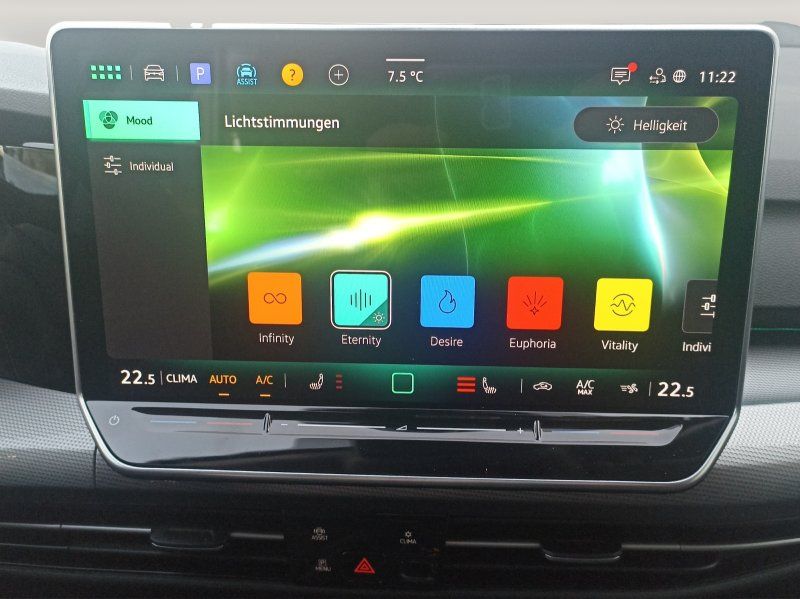 Fahrzeugansicht 14 Fahrzeugabbildung Volkswagen Golf Var. VIII 1.5 eTSI DSG Style AHK+NAVI+KAMER